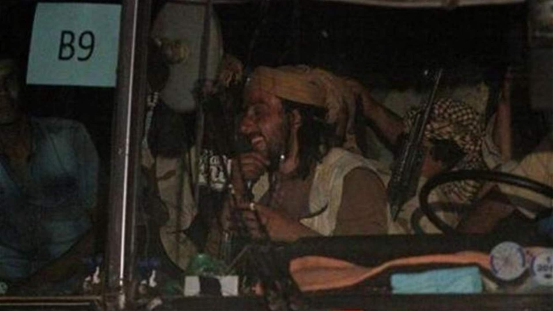 Islamic State convoy reaches east Syria after ceasefire