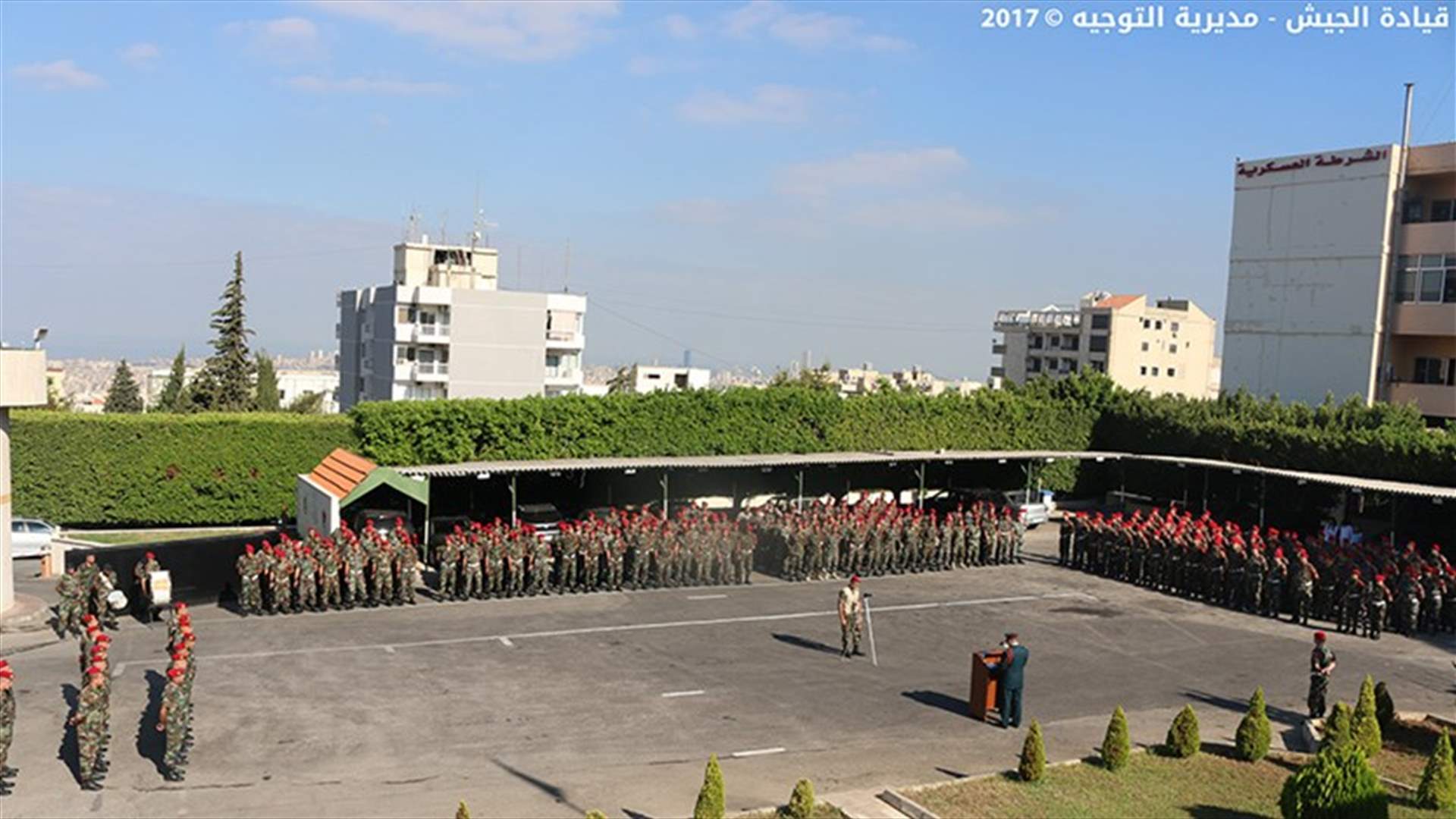 بالصور- لمناسبة انتهاء عملية "فجر الجرود"...مبنى وزارة الدفاع الوطني يحتفل