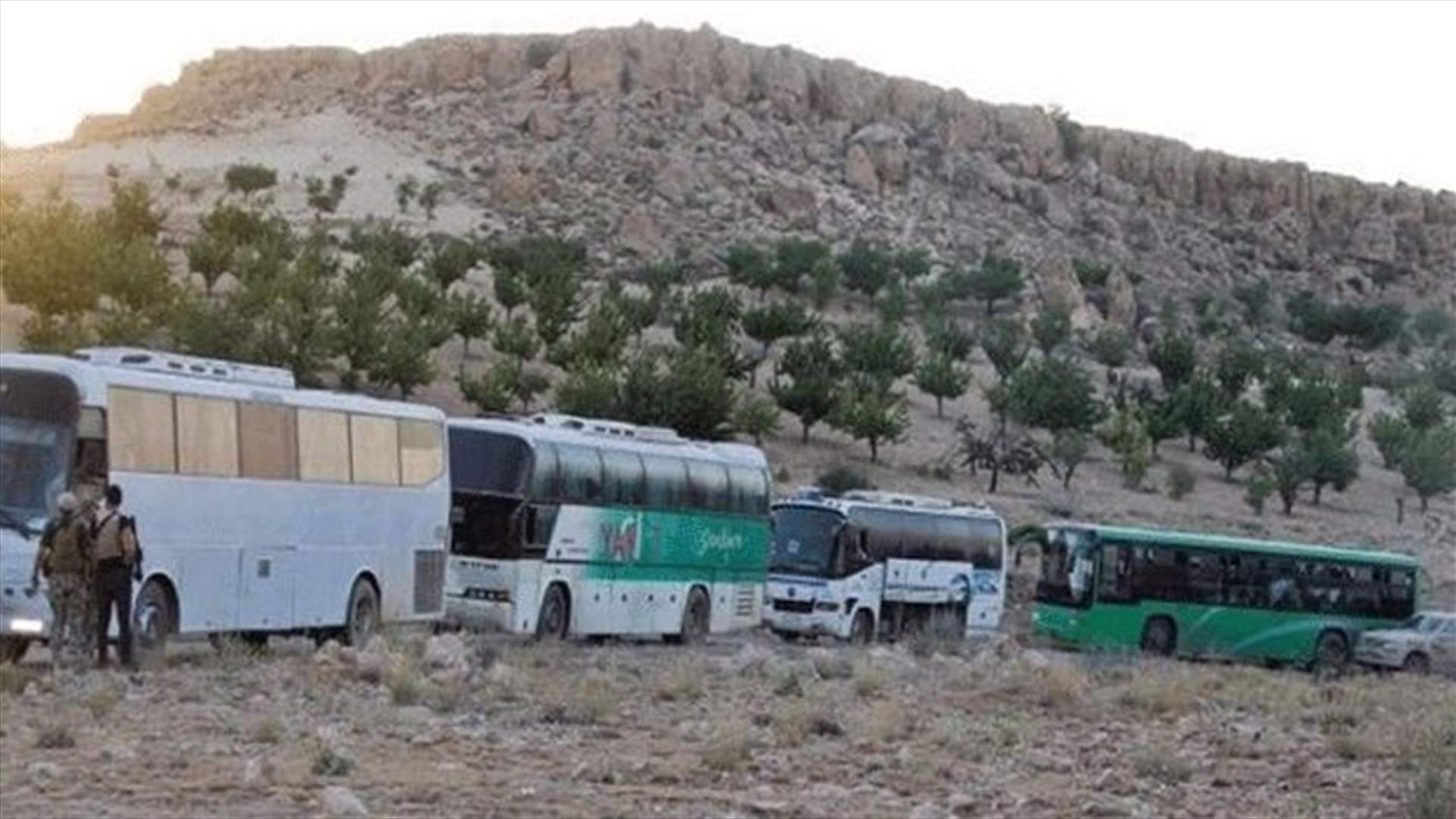 مسلحو "داعش" بين الحصار والإجلاء