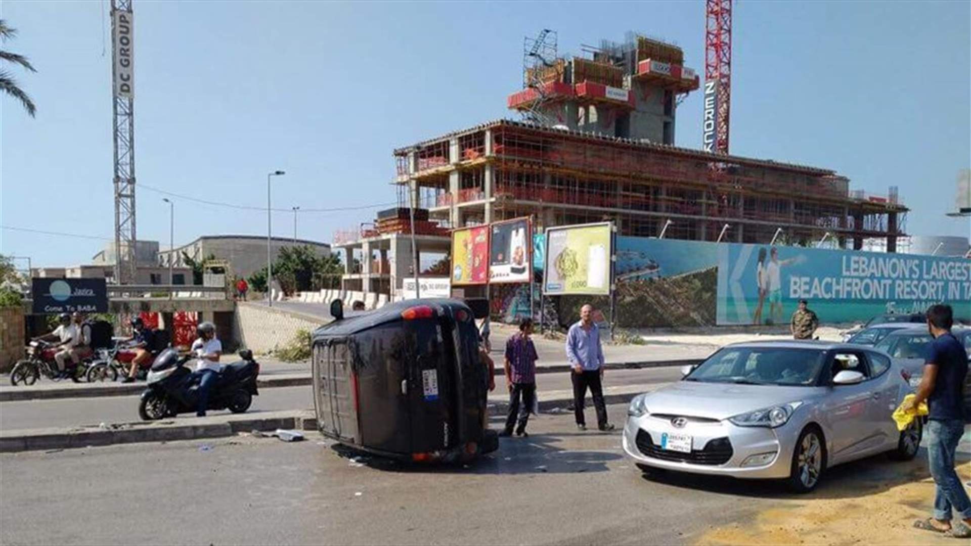 بالصورة - انقلاب سيارة في انطلياس... وسقوط جرحى