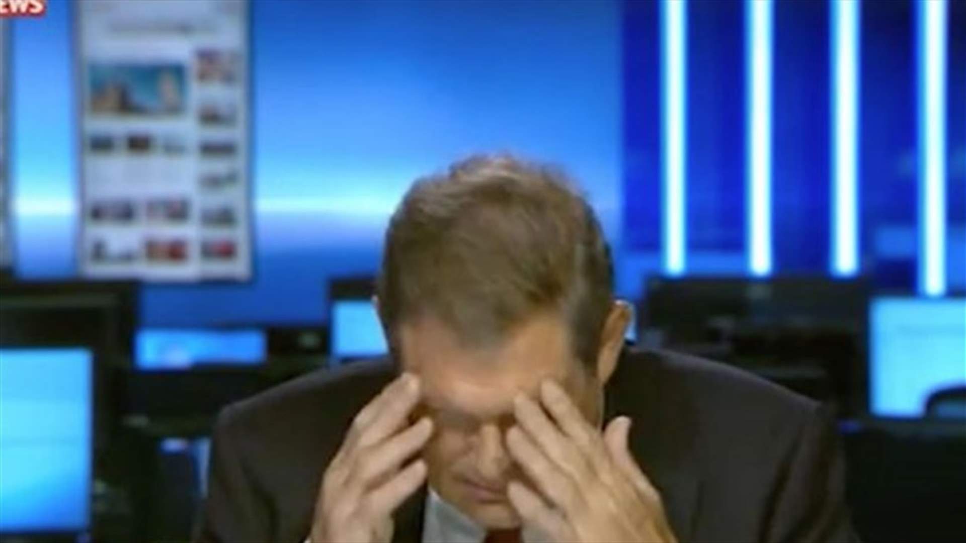 بالفيديو - انهيار عصبي لمراسل مباشرة على الهواء
