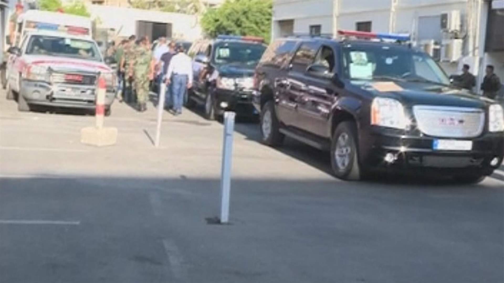 بالصور- جثامين الشهداء العسكريين من المستشفى العسكري الى وزارة الدفاع