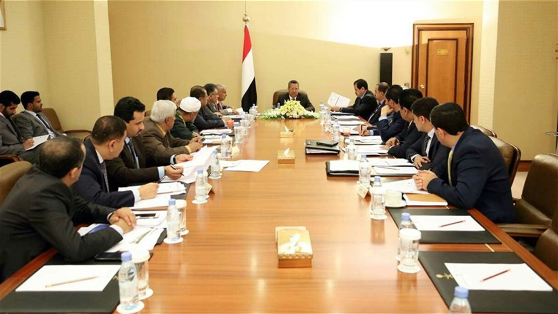 الحكومة اليمنية تحذّر الانقلابيين من التصرف بممتلكات الدولة بالخارج