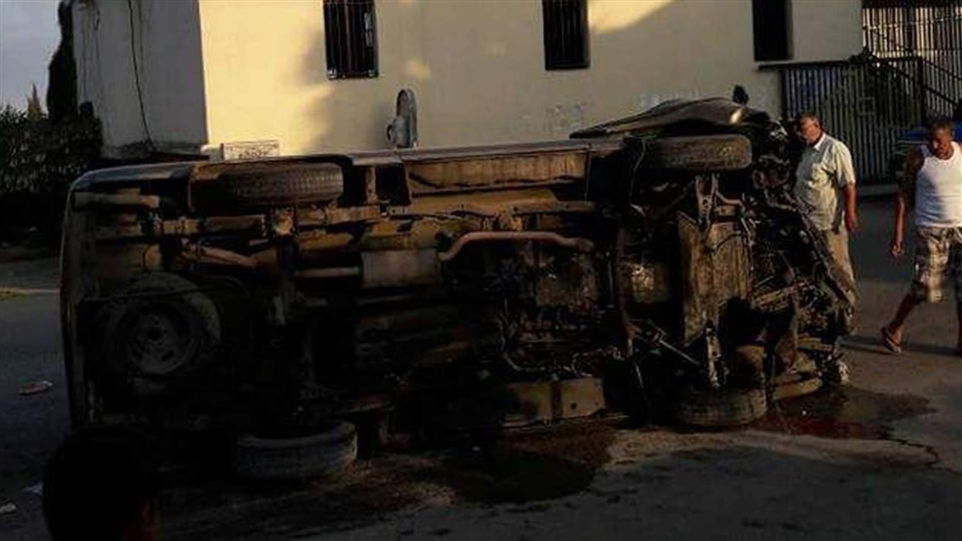 بالصور- قتيلان في حادث سير مروع على طريق عام حلبا