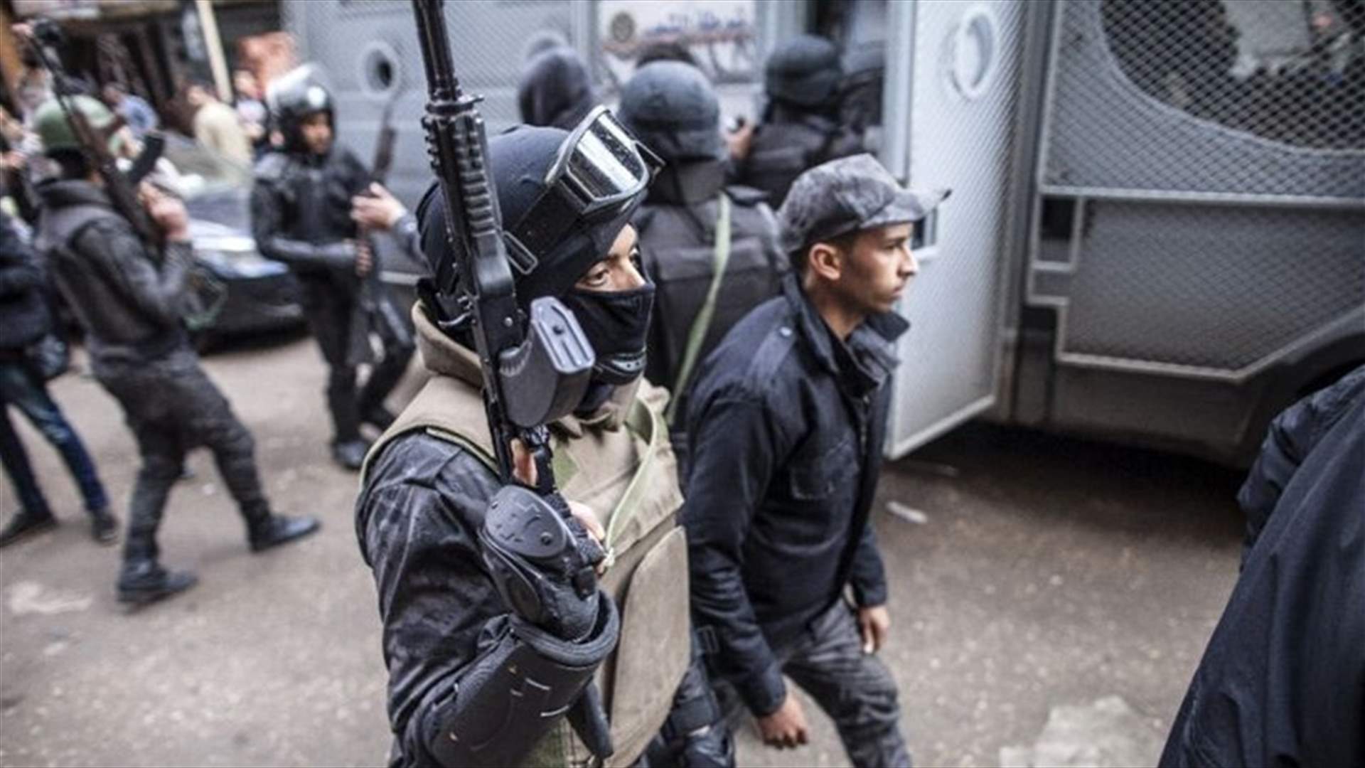 Egyptian security forces kill 10 suspected militants in Cairo