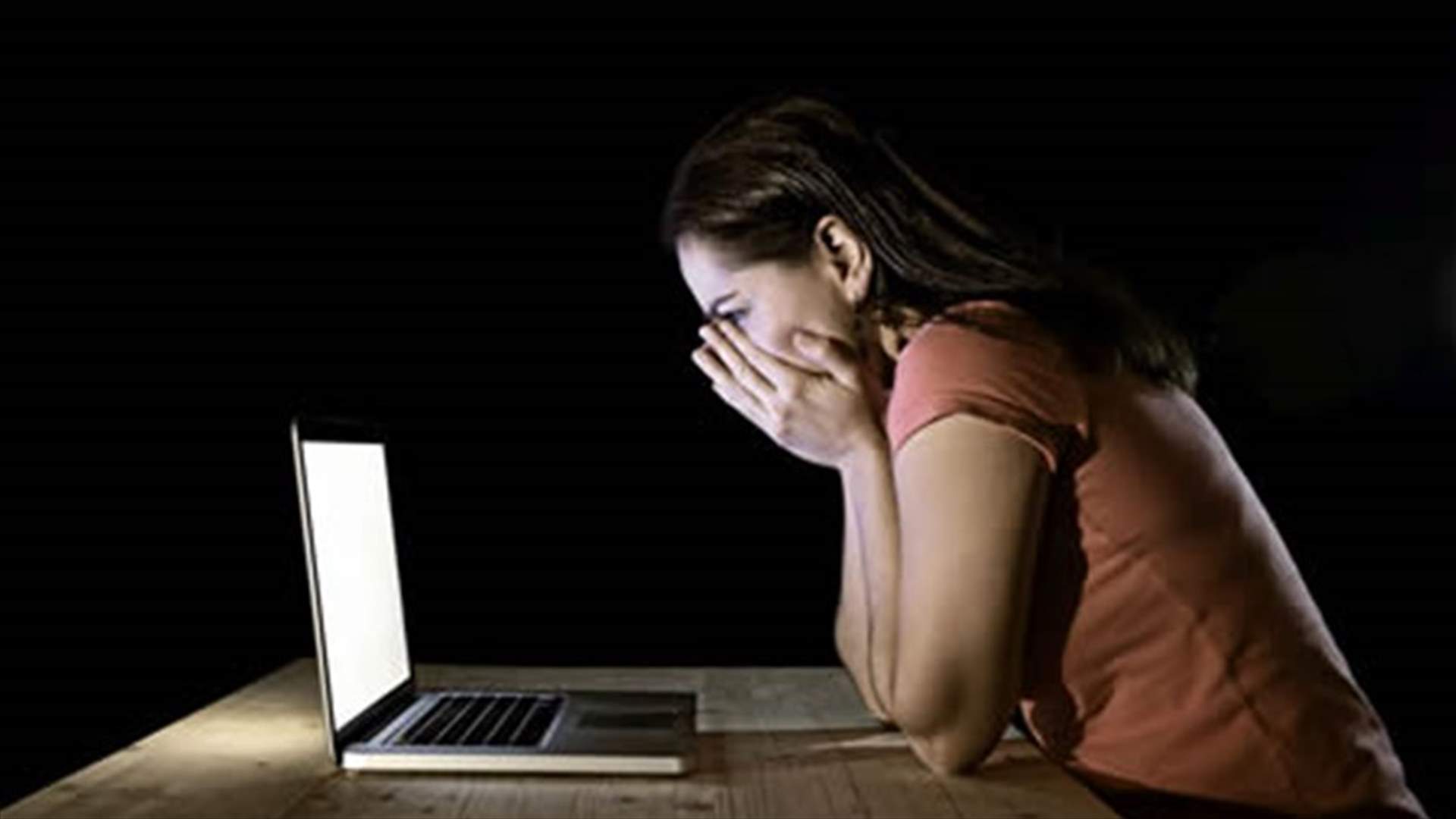 بعد أن هددها بنشر صورها الخاصة...هذا ما فعلته!