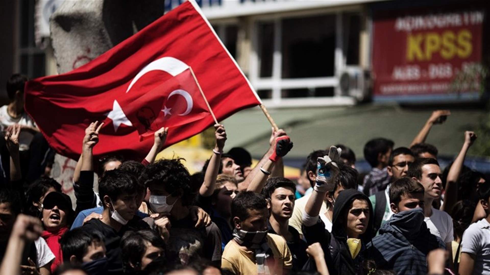 Turkey begins trial of hunger striking teachers amid protests