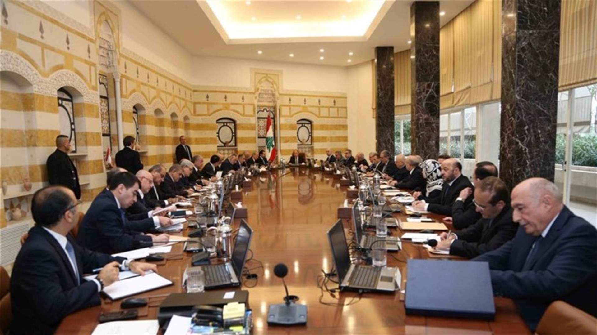 من يتمرّد على مجلس الوزراء؟