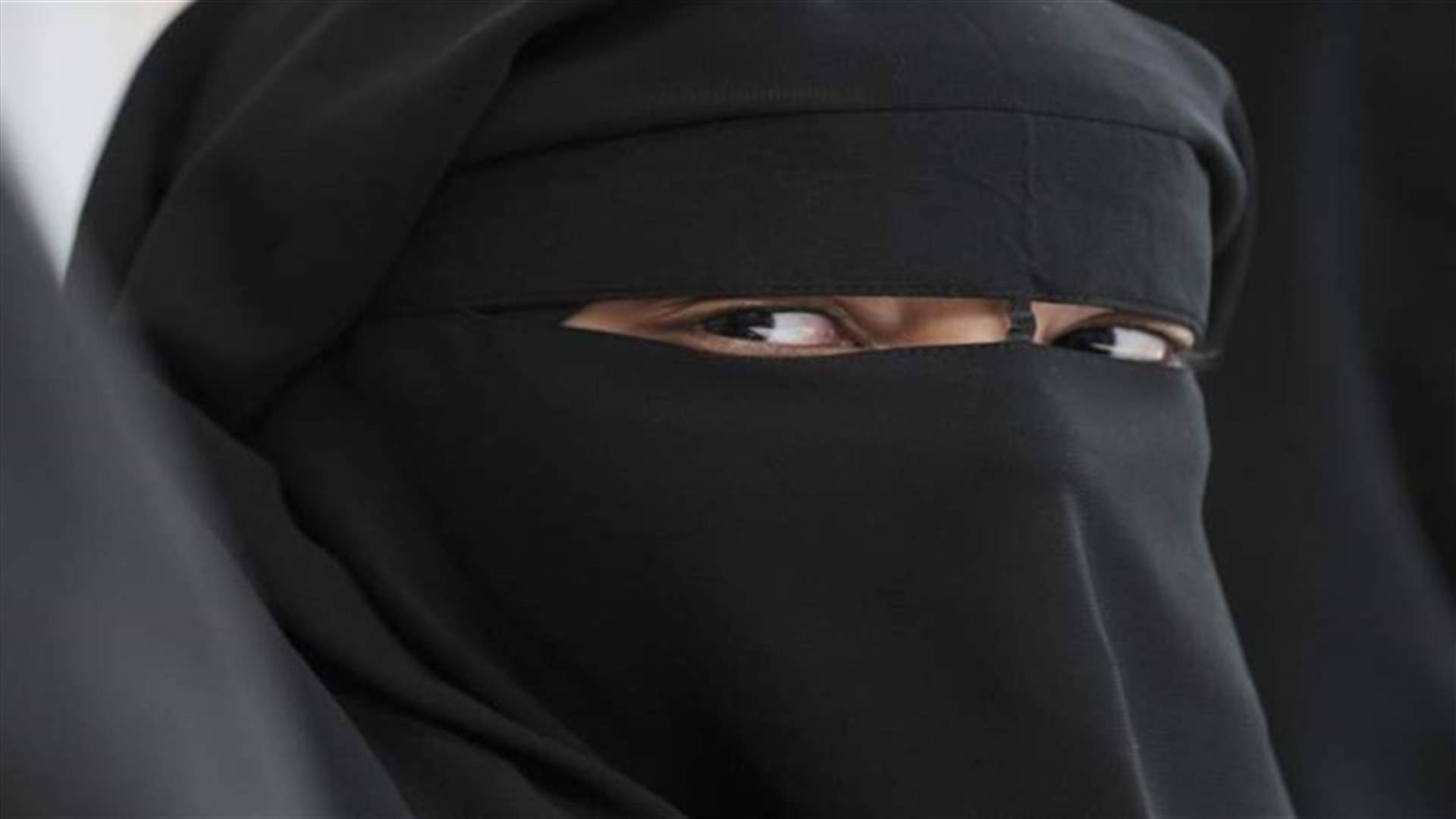 "آبل تحارب النقاب"... هل ستُقاطع السعوديات أيفون X؟