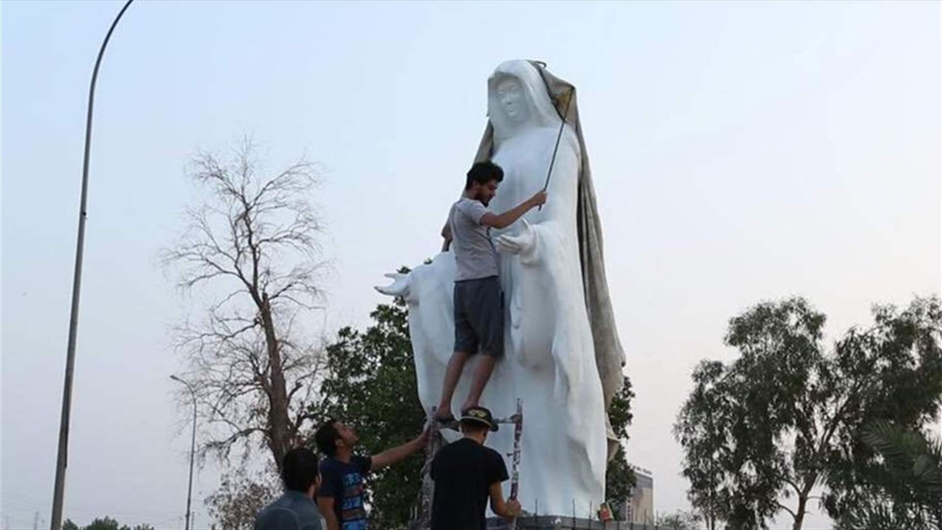 ازالة تمثال للسيدة العذراء في العراق...ما السبب؟