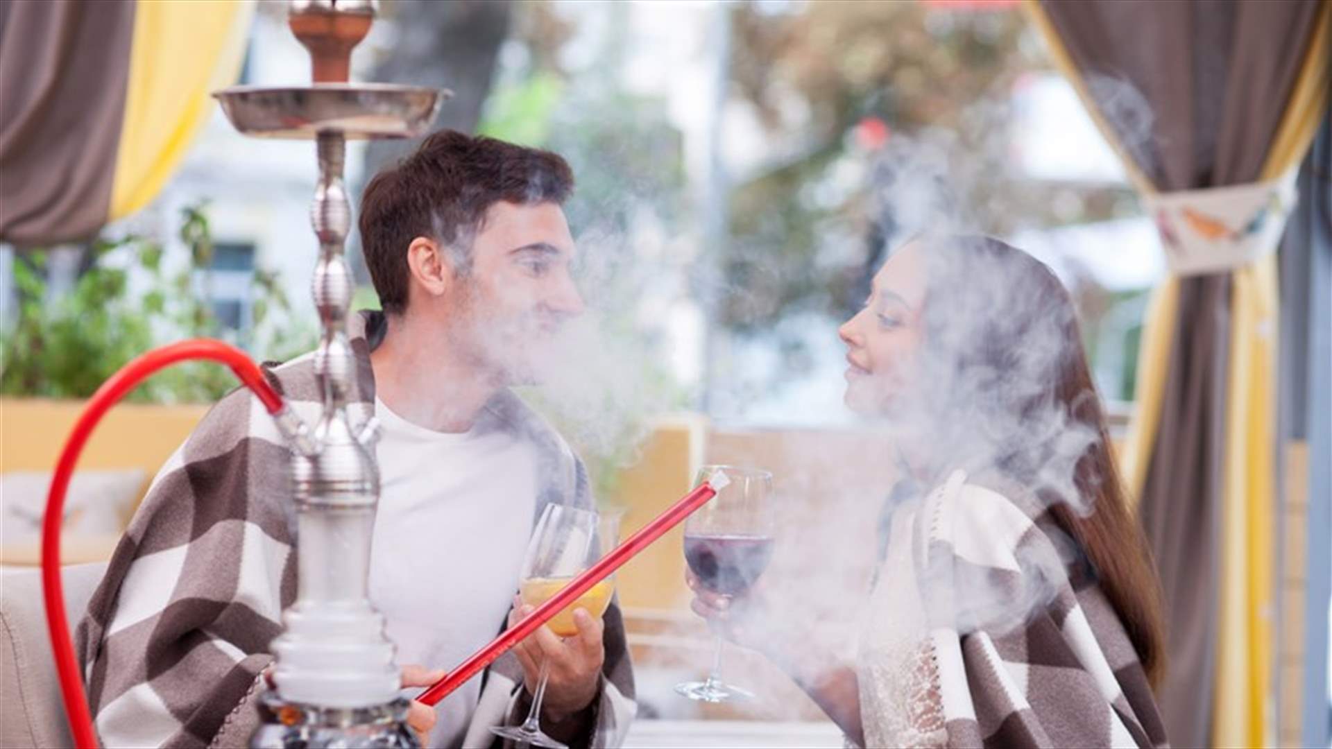 فيديو غريب - سندويش الشاورما تحوّل إلى شيشة!