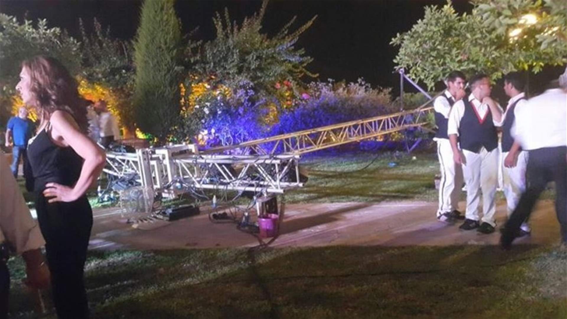 هل تذكرون حادثة سقوط عمود على 3 أشخاص في منتجع بجبيل؟ الحكم صدر واليكم التفاصيل