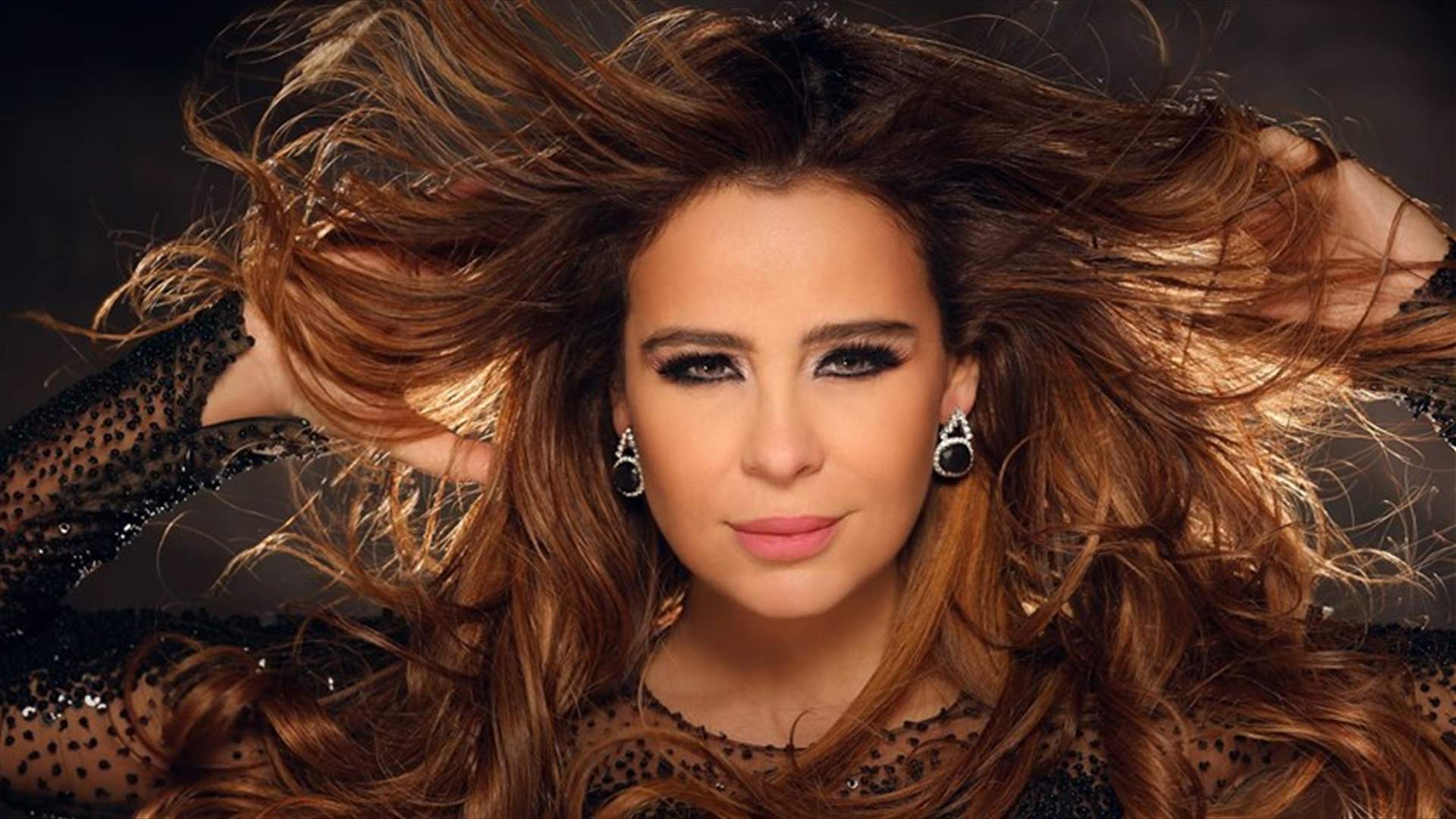 بالصور- كارول سماحة تشعل حفل انتخاب ملكة جمال لبنان 2017