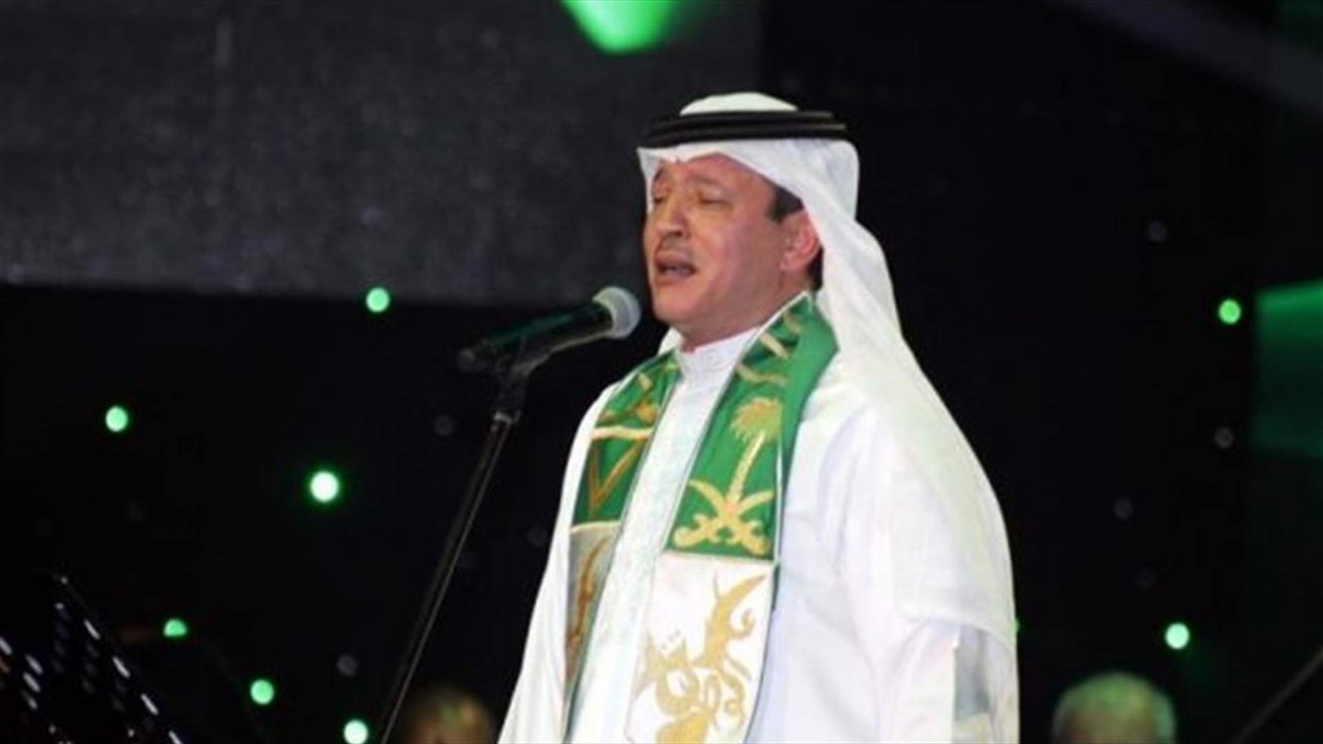 بالفيديو- مطرب سعودي يثير غضب المسلمين بغنائه سورةً من القرآن