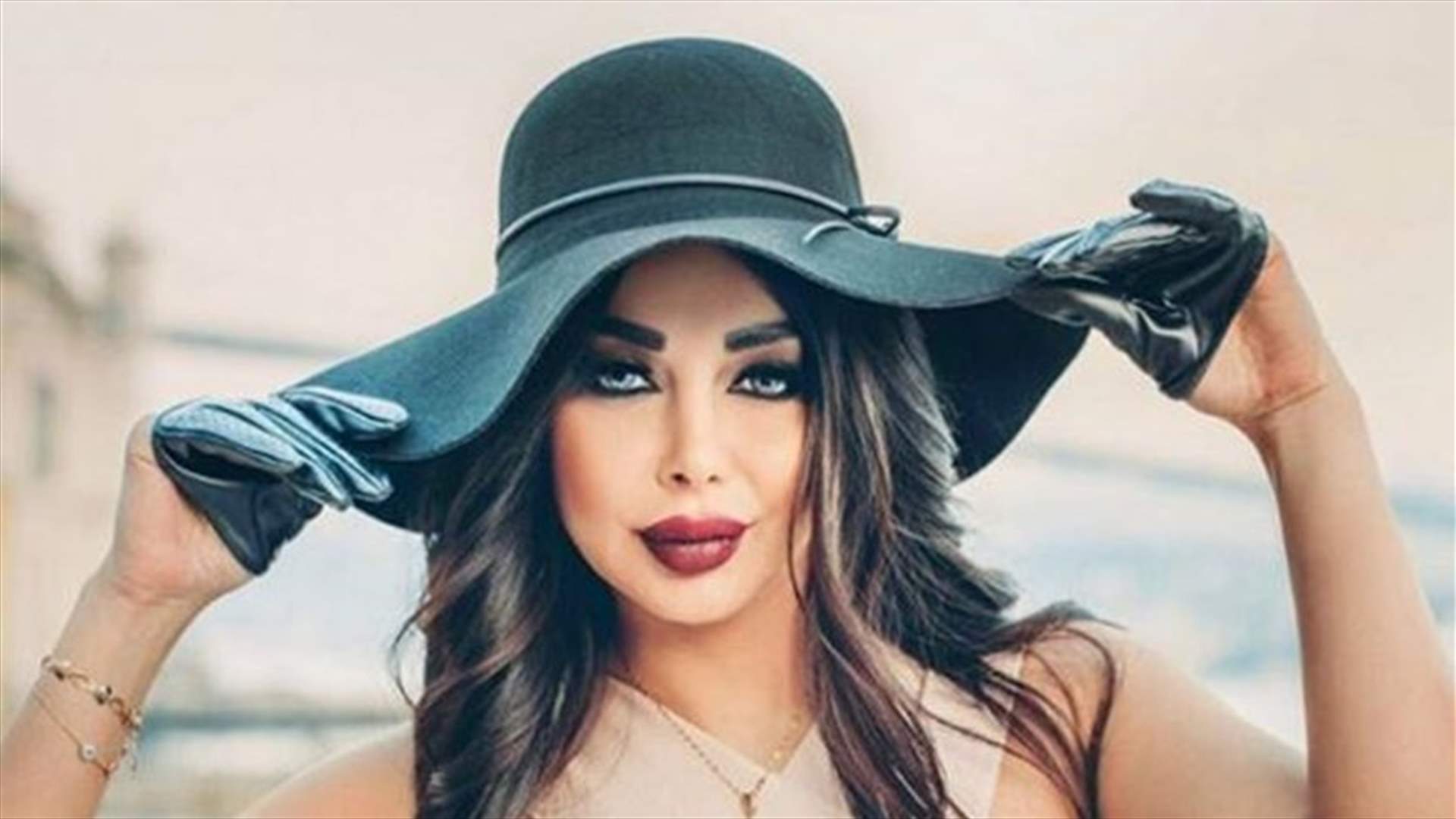 فيديو جريء لرولا يموت بالمايوه.. وتعليقها يثير جدلاً