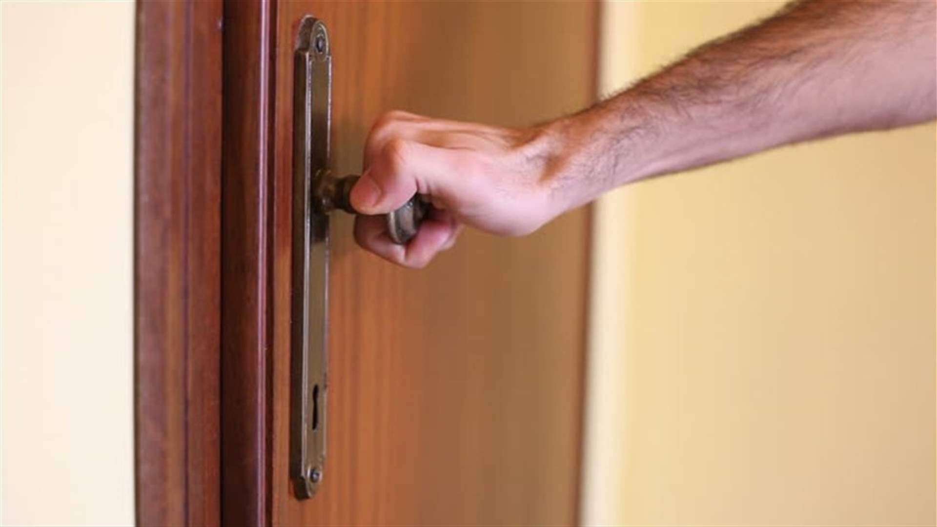ضبط زوجته مع عشيقها في الشقة... فانتقم منهما بأفظع الطرق!