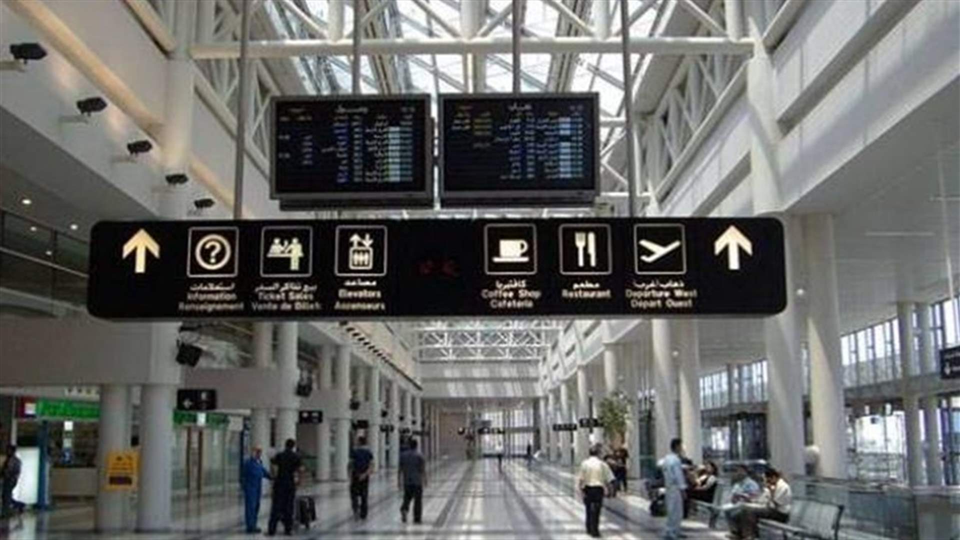 المراقبون الجويون يعلقون اضرابهم