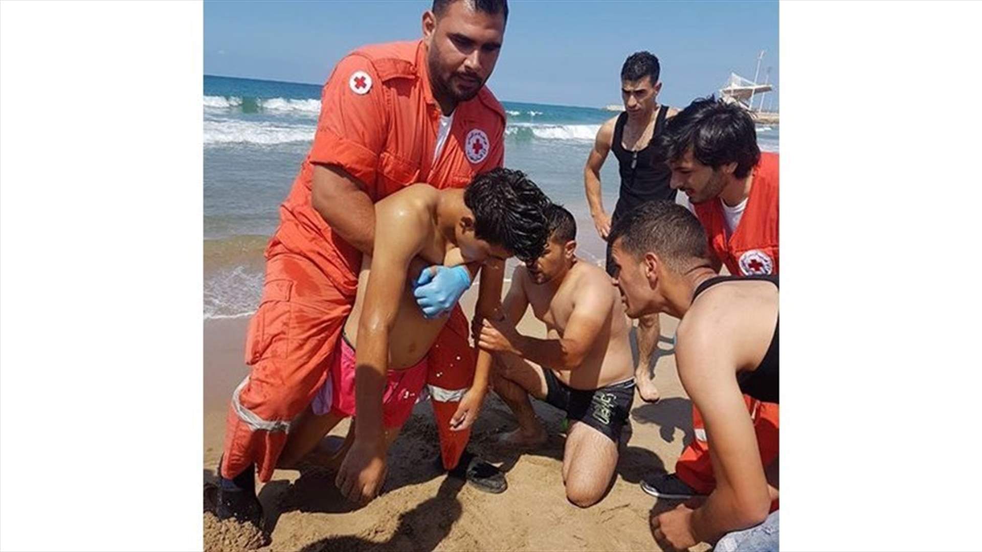 [PHOTO] Two persons saved from drowning in Sidon