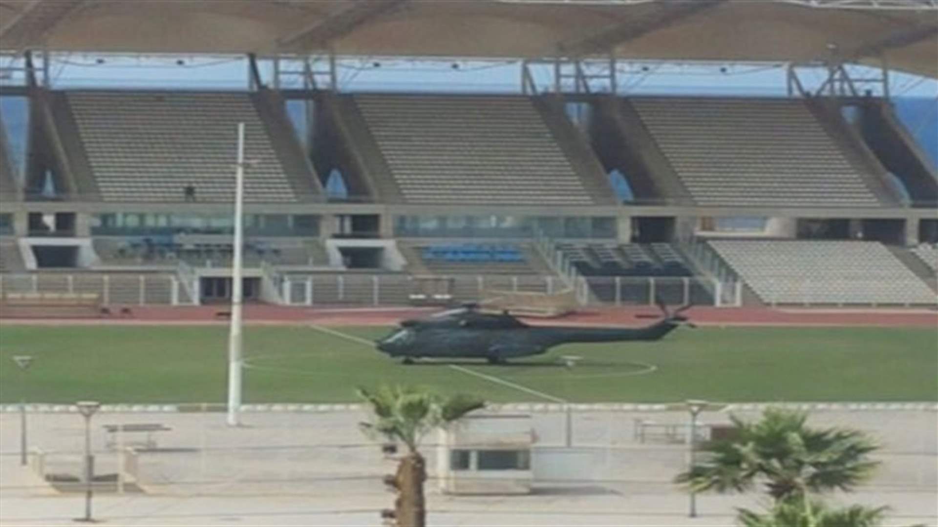 ما سبب هبوط طوافة عسكرية في ملعب صيدا؟ وما حقيقة اشتعالها؟