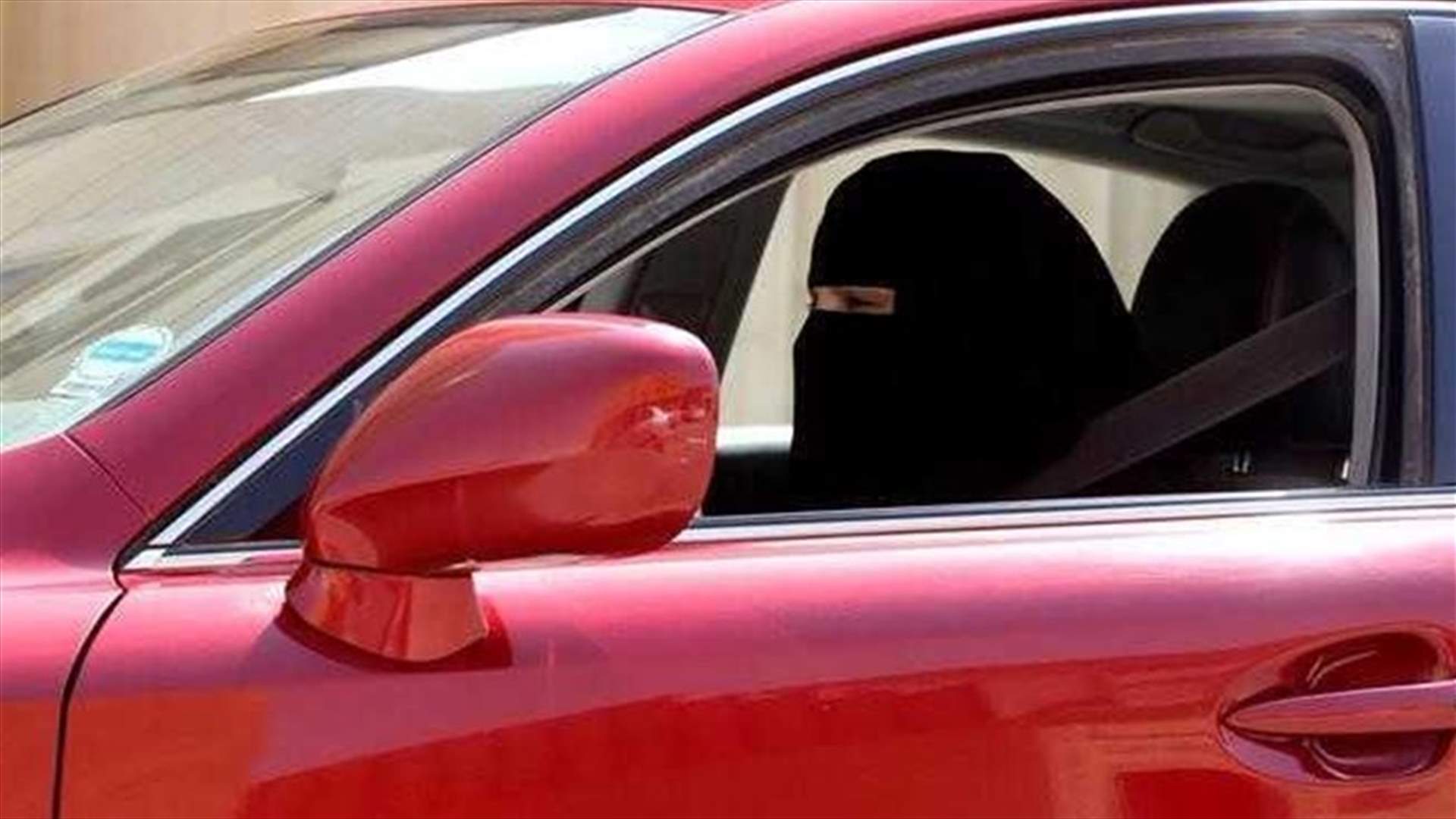 Saudi authorities pursue Twitter user over women's driving threat