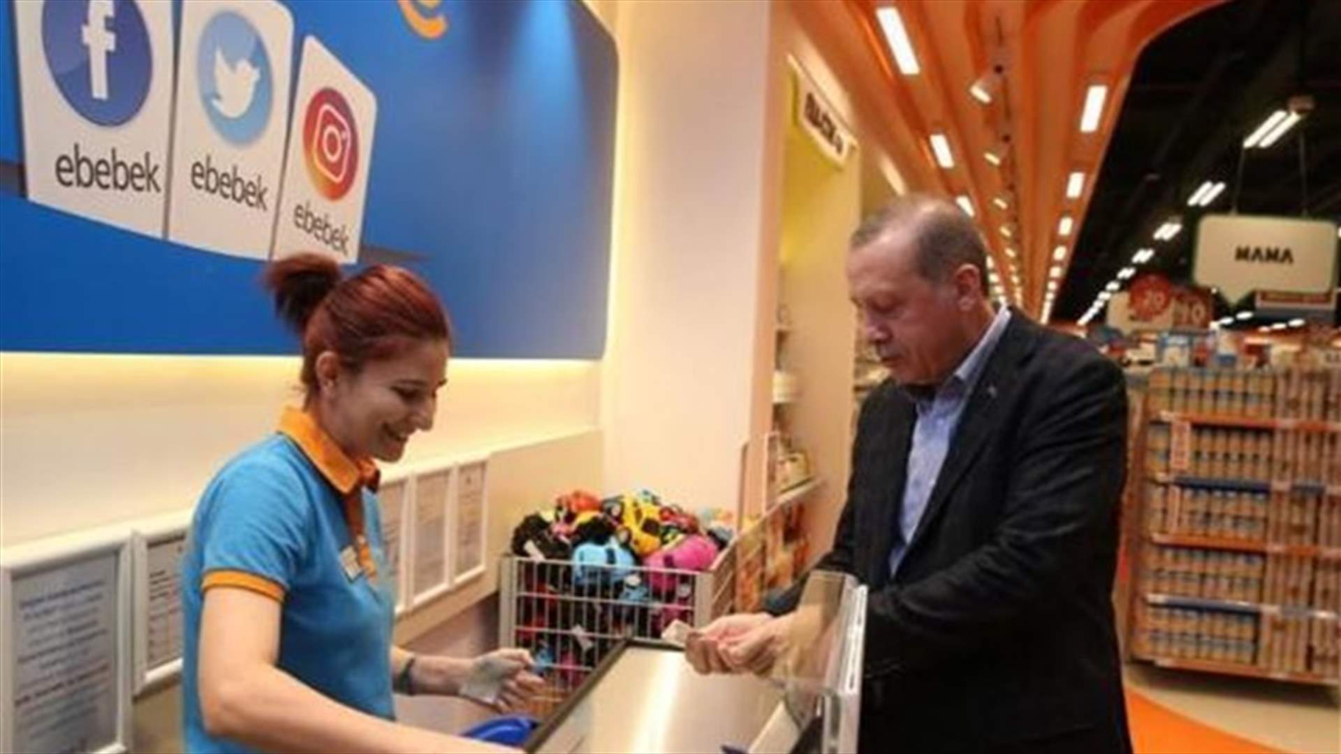 بالفيديو- لمن اشترى أردوغان ملابس خاصة بالفتيات؟