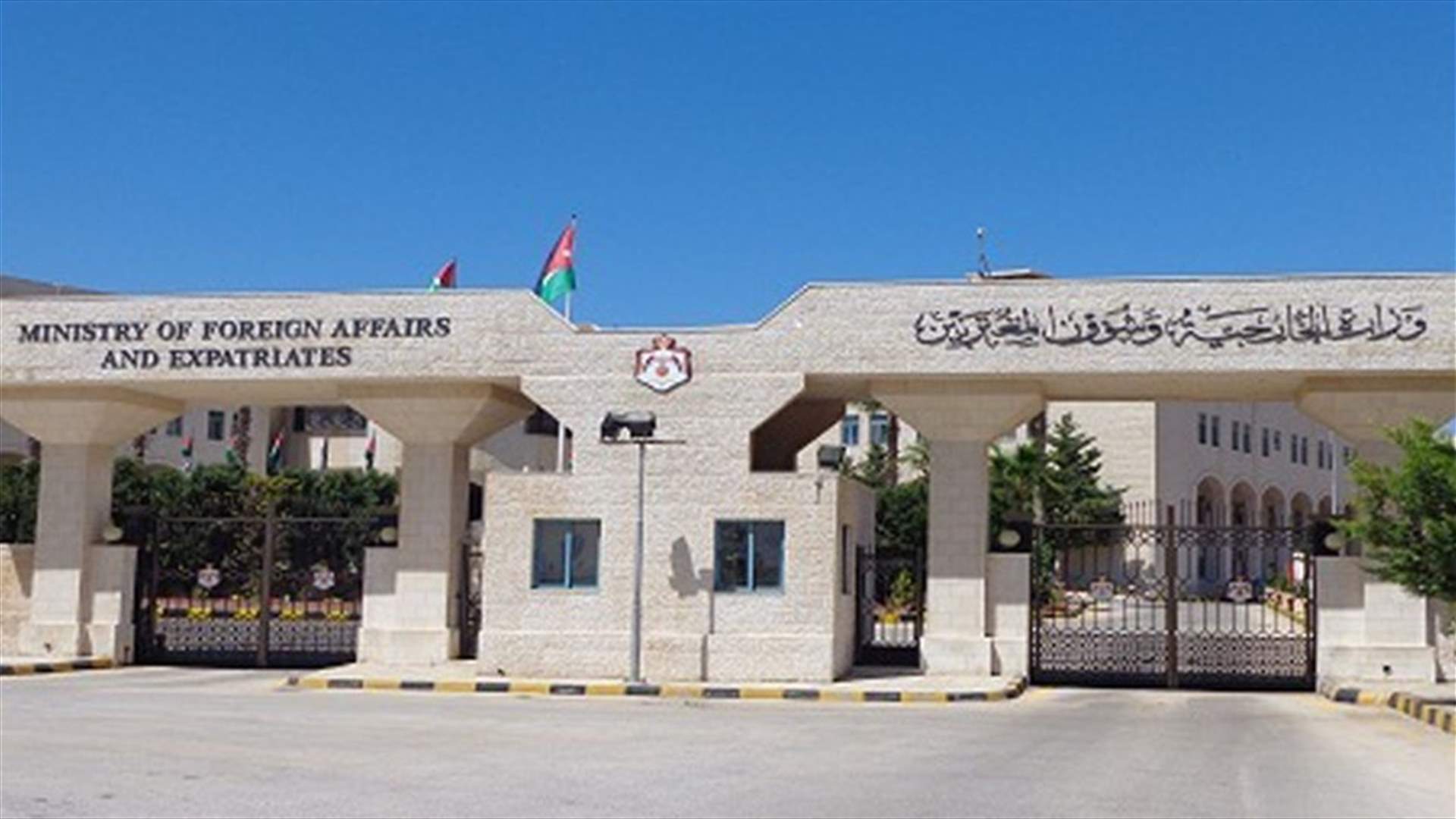 انفجار دراجة نارية أمام الملحقية العسكرية الأردنية في باريس