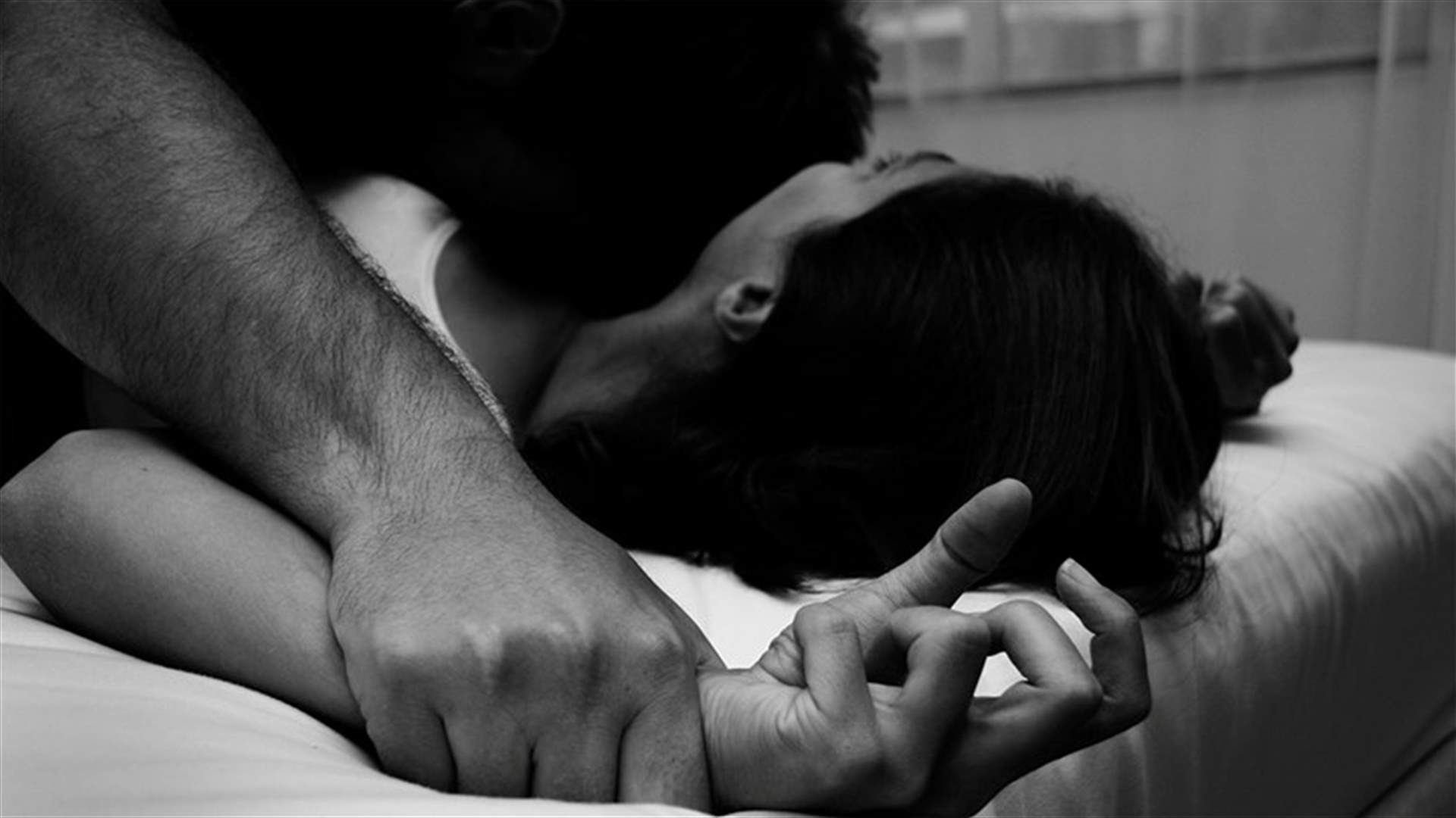 ممثلة تخرج عن صمتها: المخرج اغتصبني حين كنت مراهقة!