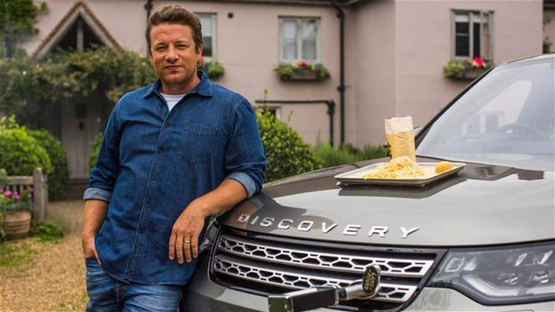 [PHOTOS] Jamie Oliver's Land Rover Is Transformed Into A Mobile Kitchen
