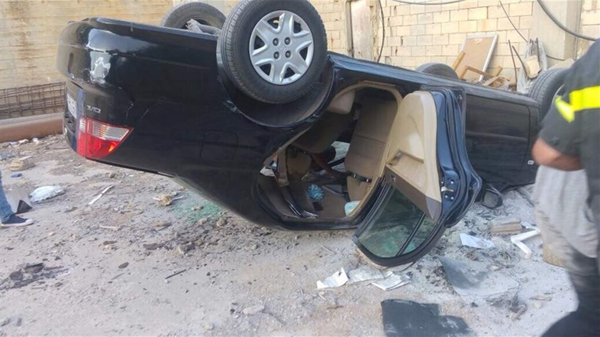 بالصورة - انقلبت بها السيارة على طريق الفرزل