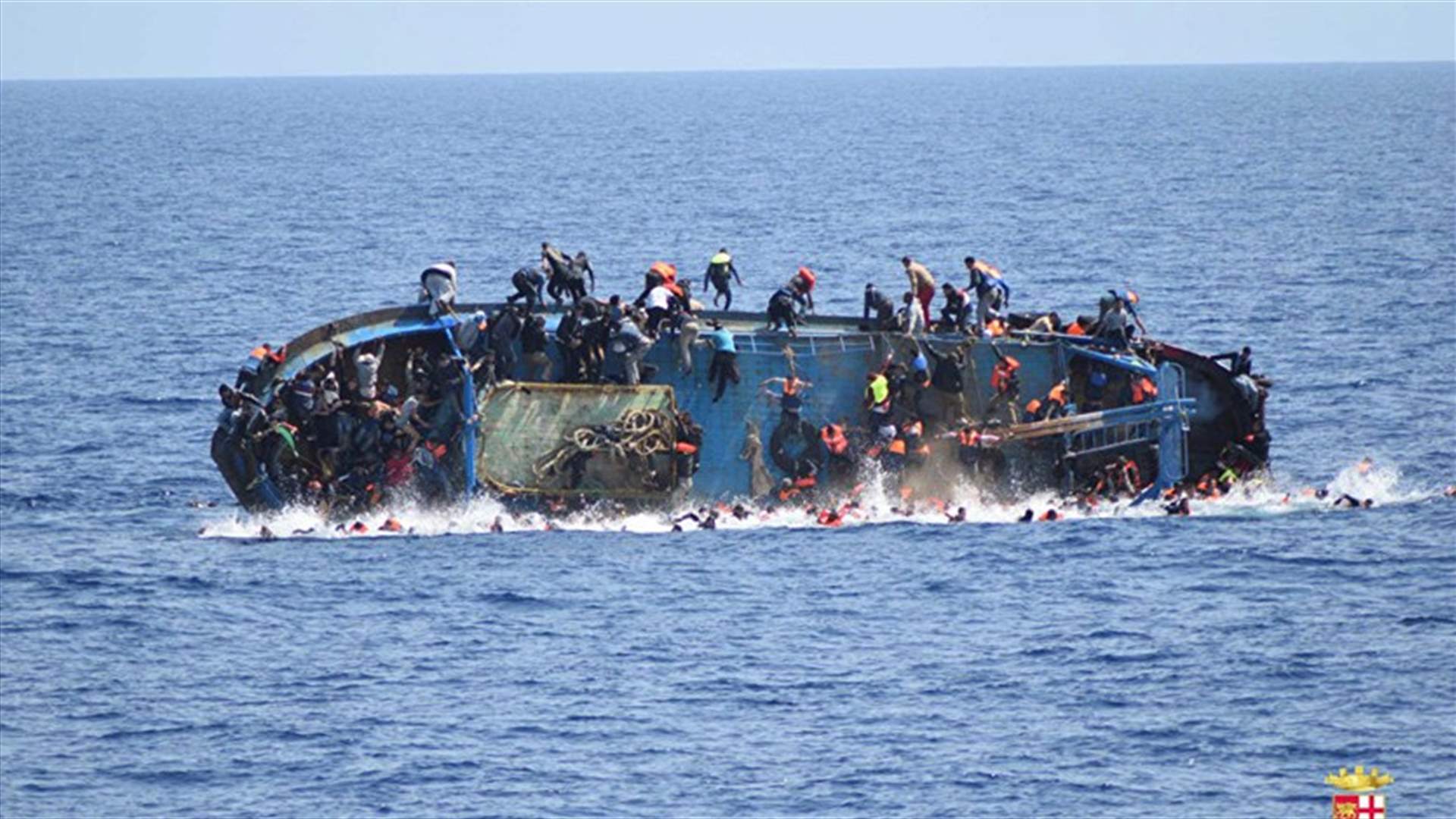 12 قتيلا وعشرات المفقودين في غرق مركب للروهينغا