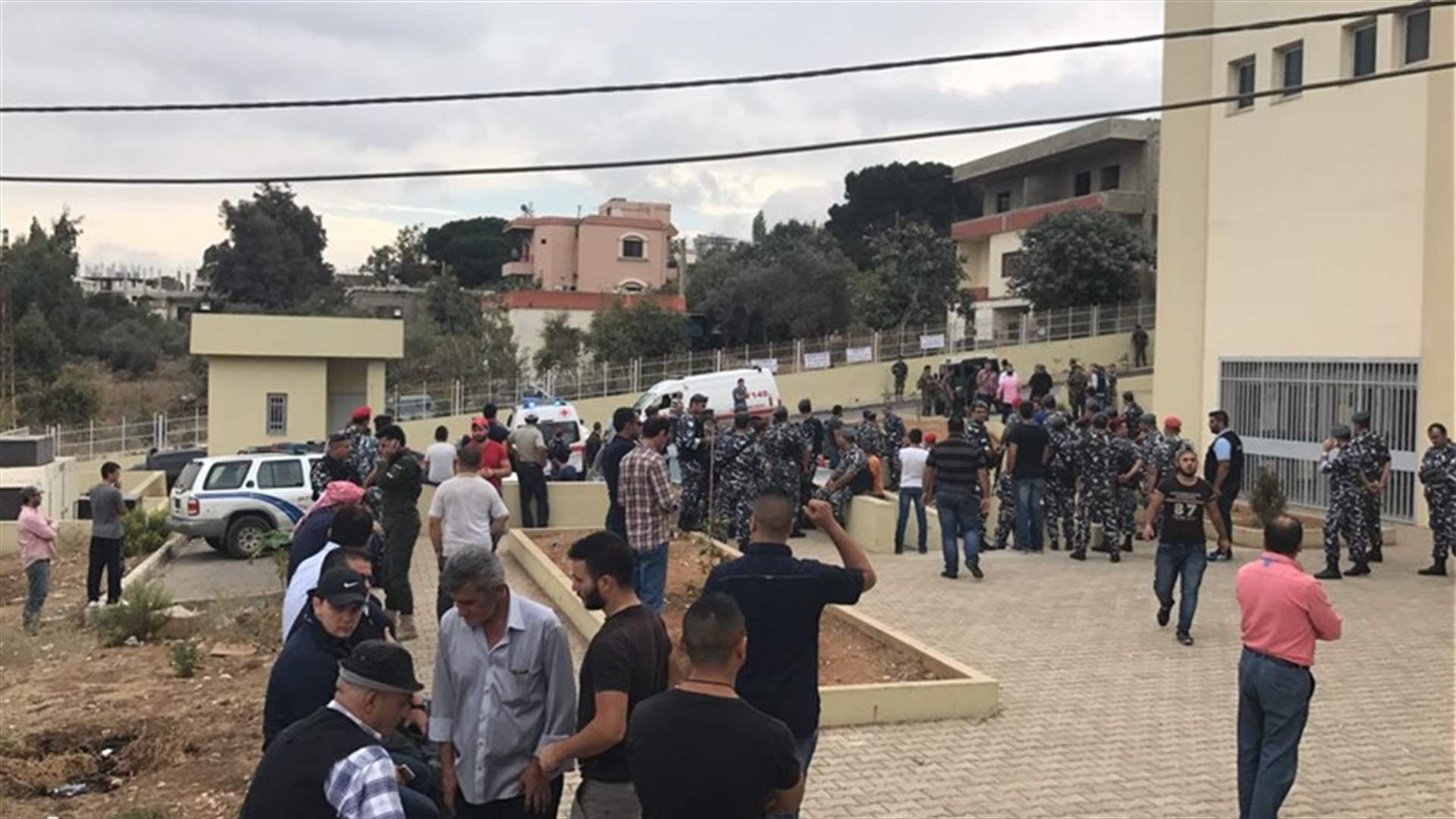بالصور - احتجاجات في البيرة... وحالات إغماء في صفوف الطلاب والمحتجين والقوى الأمنية