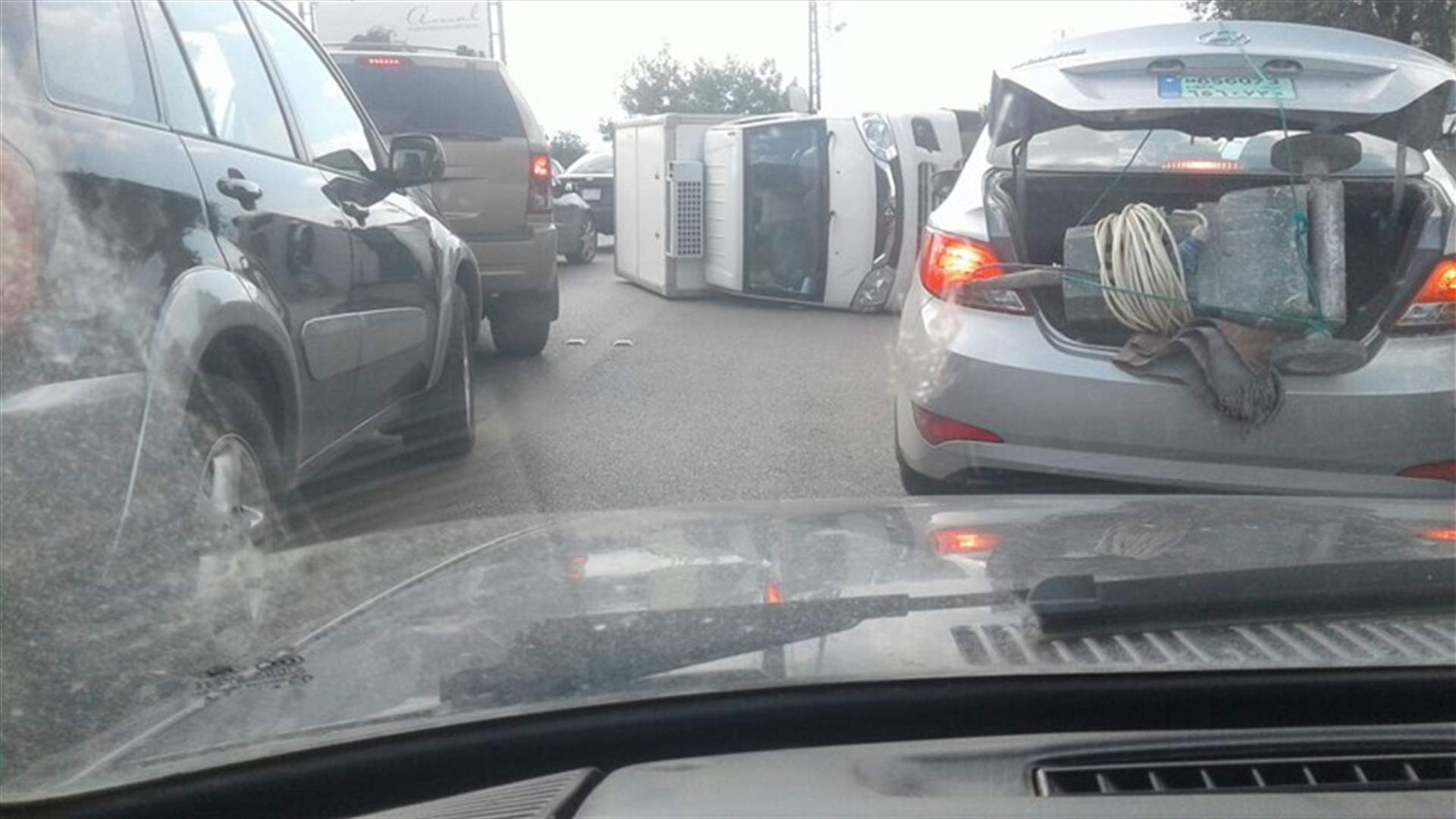 بالصور- جرحى في حادث سير مروع بين 4 سيارات في بلونة