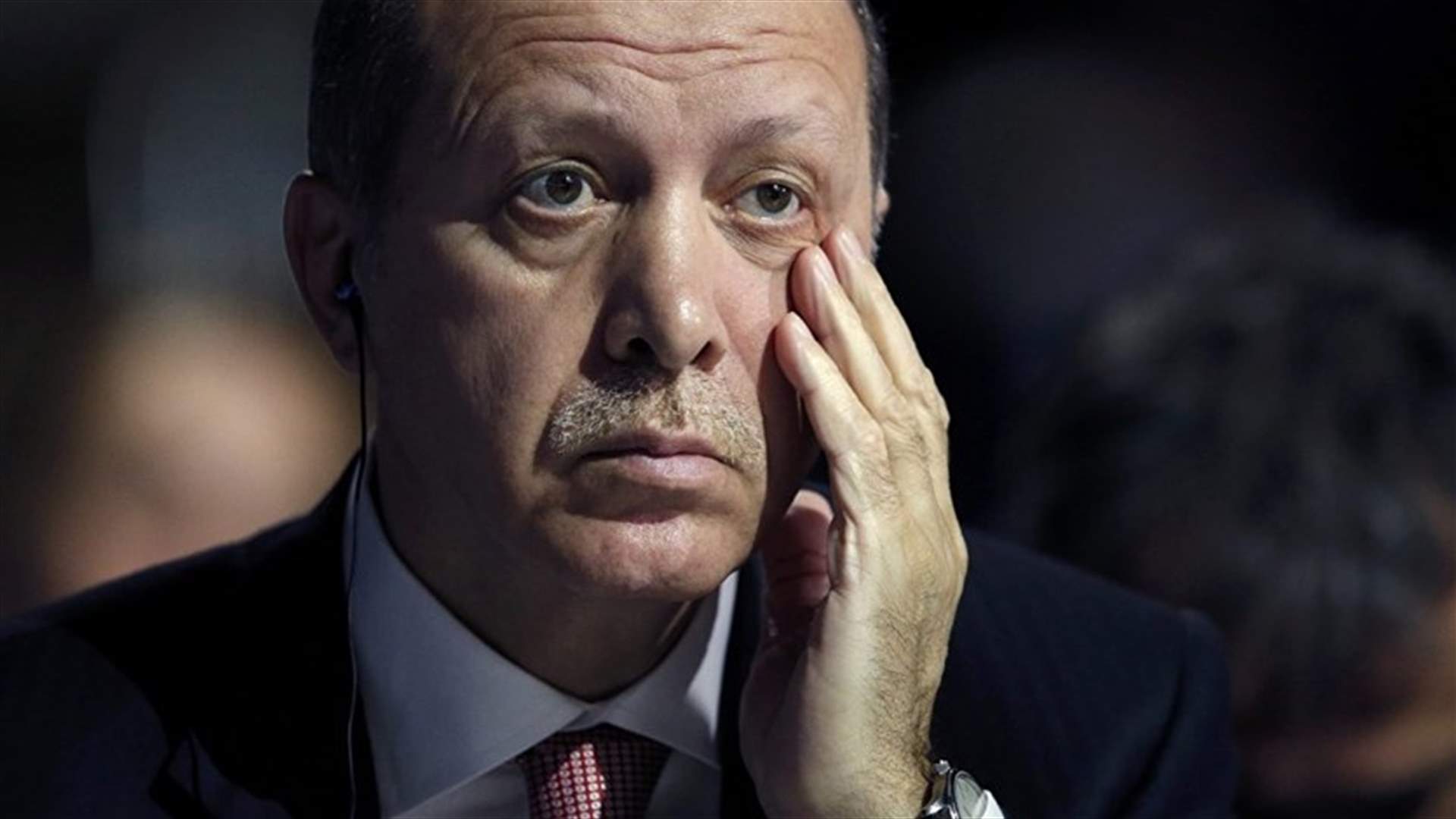 بالفيديو- أردوغان في موقف محرج.... غلبه النعاس مباشرة على الهواء