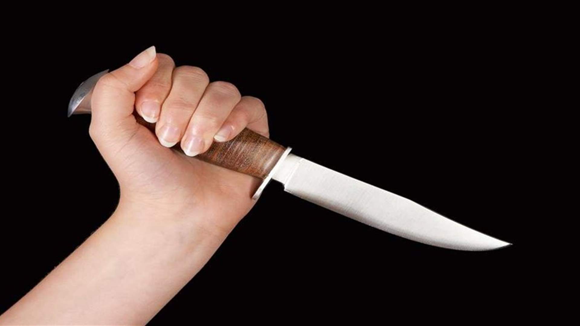 بعد قضاء ليلة حمراء معه... قتلته بآلةٍ حادة وهربت!
