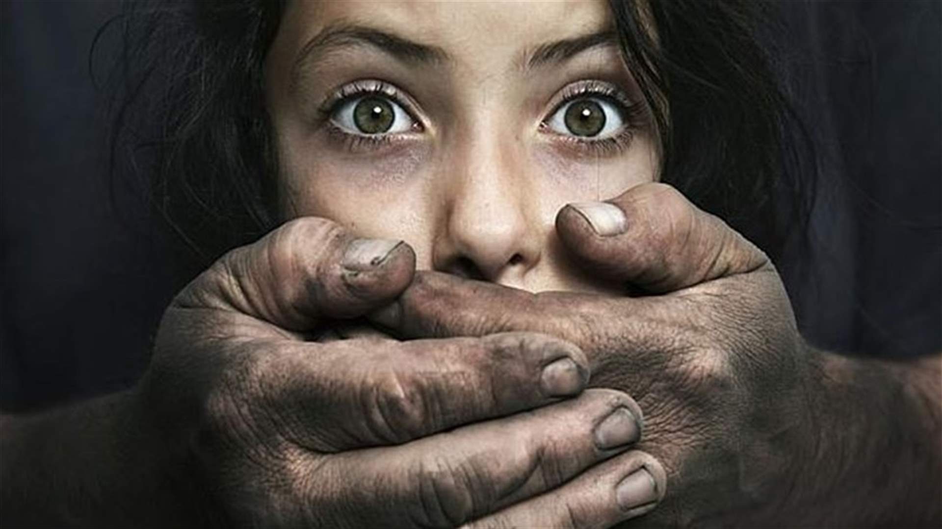 أثناء عودتها الى المنزل... مراهقة تعرضت 3 مرات للاغتصاب!
