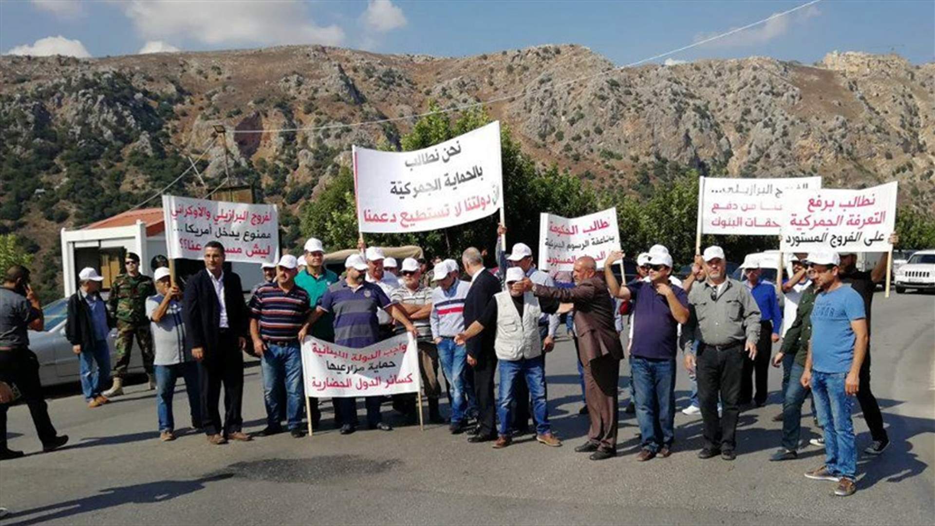 اعتصام لمربي الدواجن: "الفروج البرازيلي يمنعنا من دفع مستحقات المصارف"