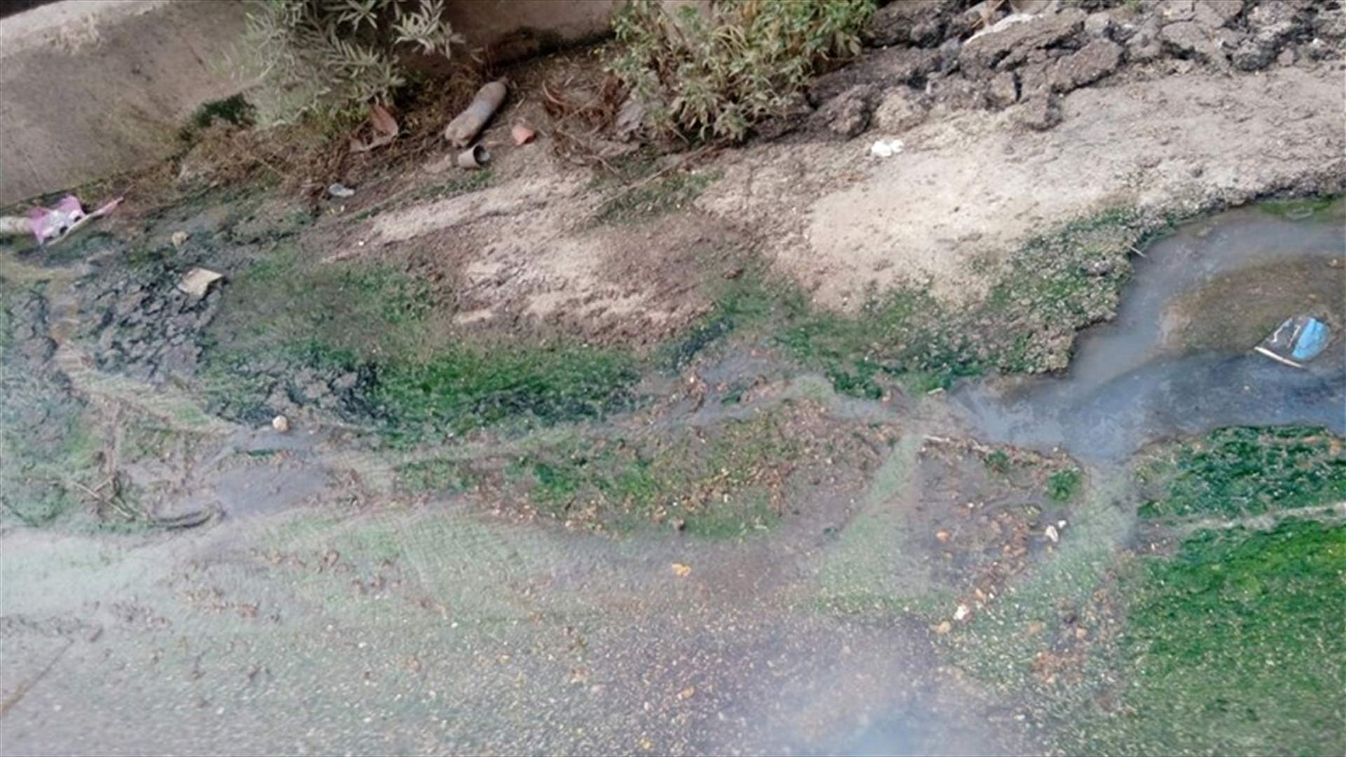 بالصور - ضرر بيئي يهدد أهالي بلدة عدبل في عكار
