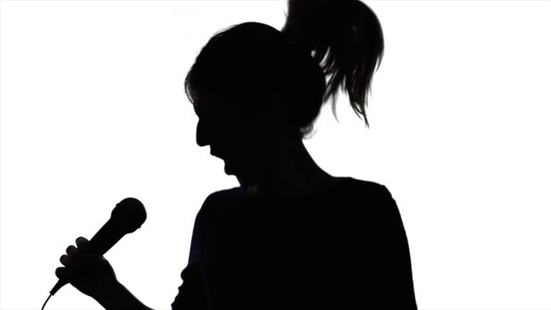 نجمة عالمية تكاد تبلغ الـ 60 عاماً من عمرها... تذهل الناس بصورها المثيرة!