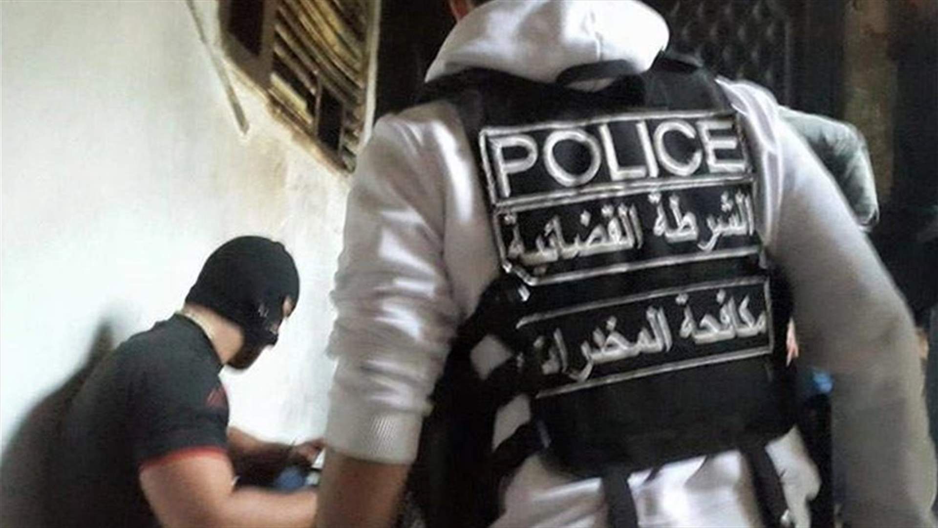 استعمل حديقة منزله لزراعة الحشيشة...