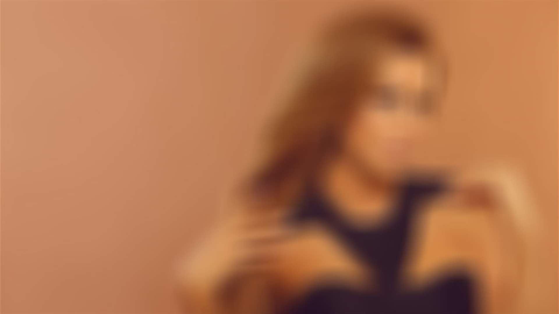 بالفيديو – مقابلة إذاعية انتهت قبل أن تبدأ... هذا ما حصل مع فنانة لبنانية في تونس