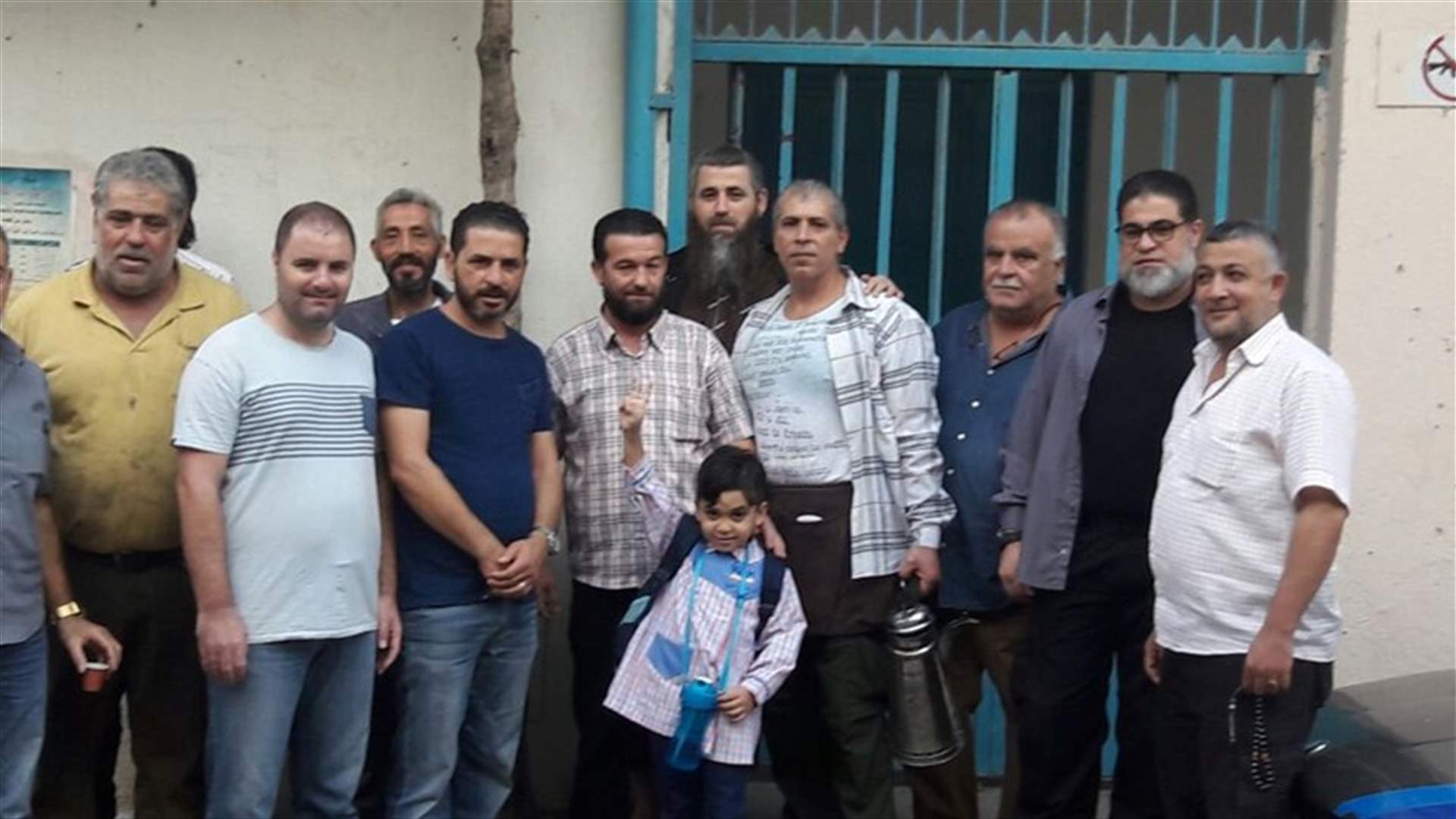 المتضررون من حوادث عين الحلوة أغلقوا مكتبي الاونروا في صيدا