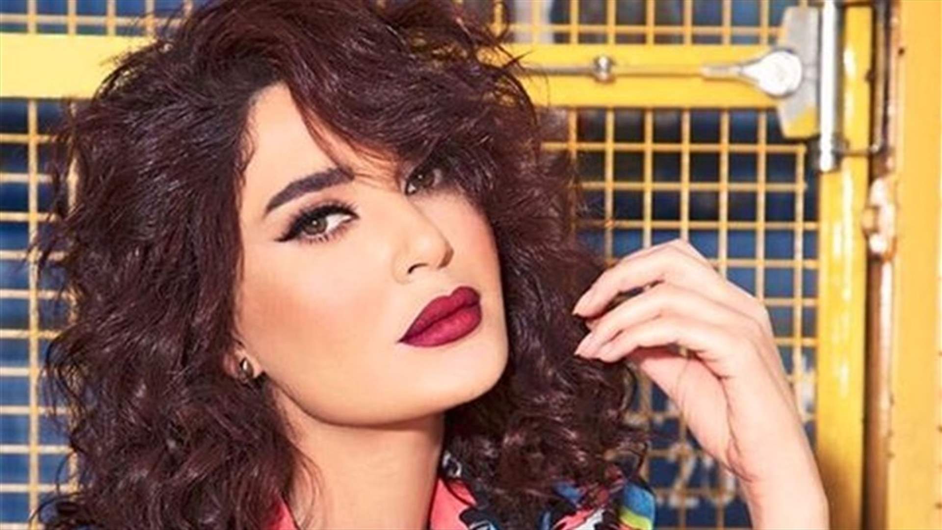 سيرين عبدالنور ببطن منتفخ ونيشان يبارك لها.. هل هي حامل؟
