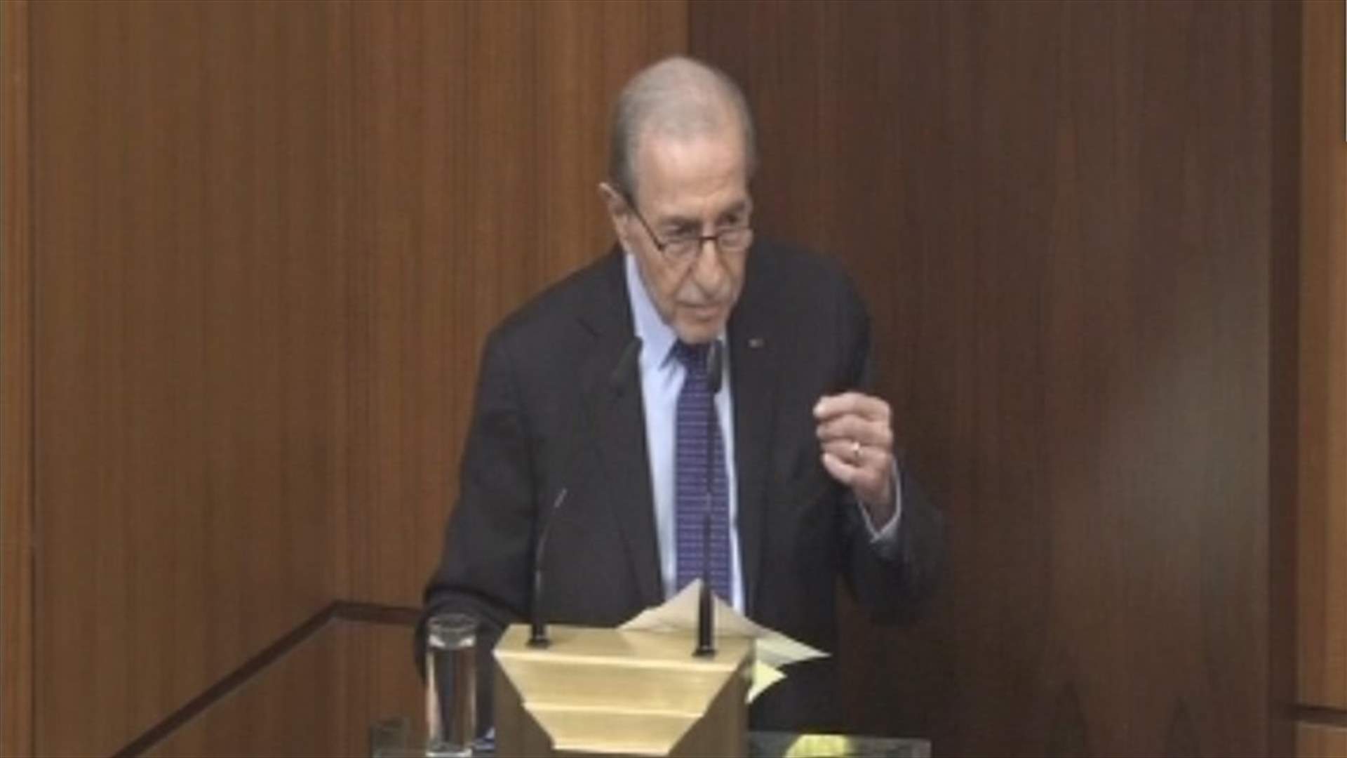 انور الخليل: لدينا ما يكفي من المال فلماذا لا نوفر على الناس؟