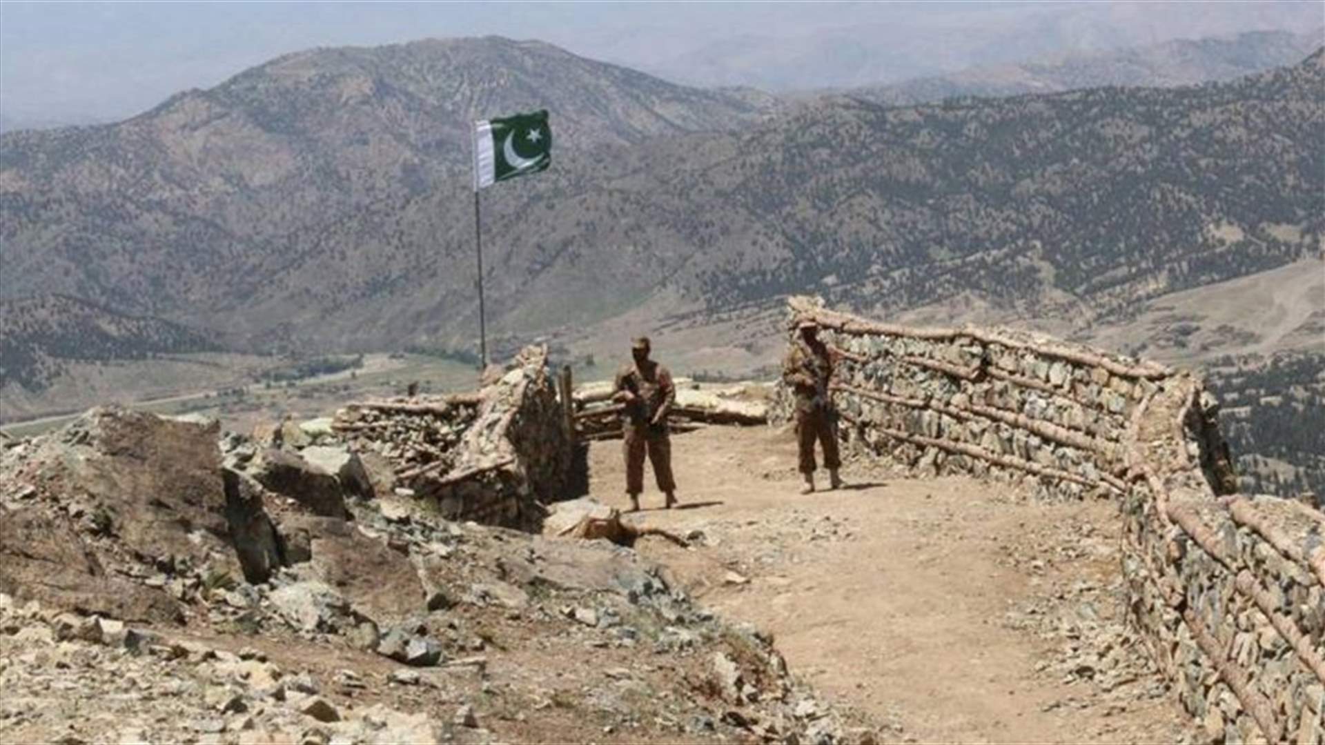 باكستان تبدأ اقامة سياج على حدودها مع افغانستان