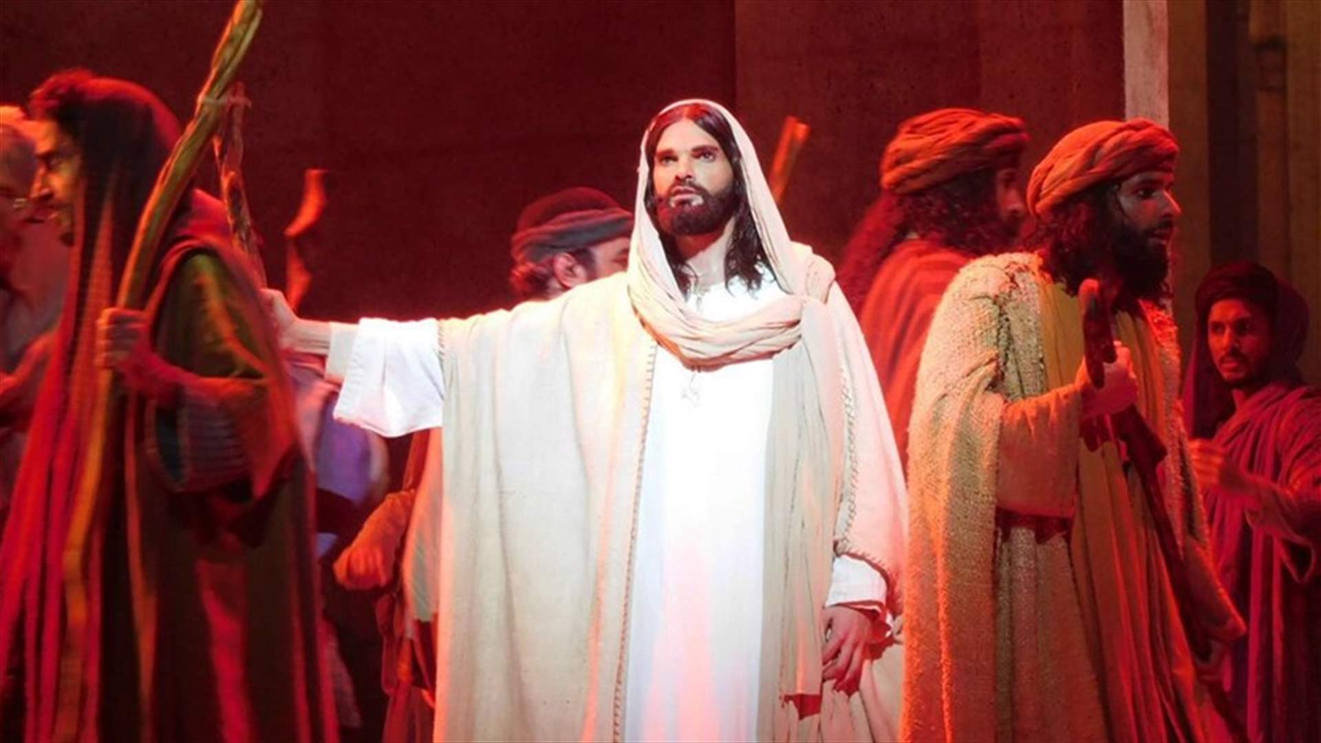باريس تطلق مايك ماسي فنّانًا عالميًّا من على مسرحها