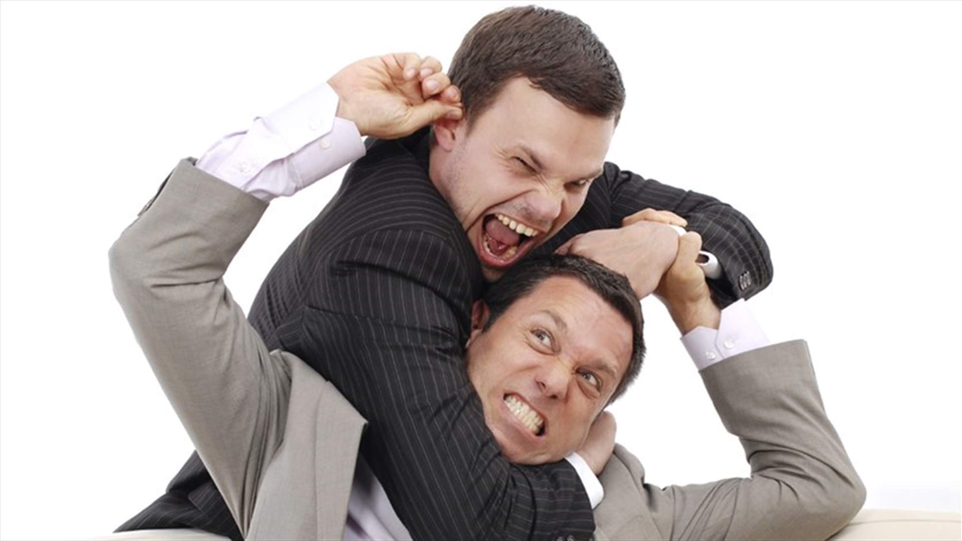 في دبي... قضم أذن مدير زوجته!