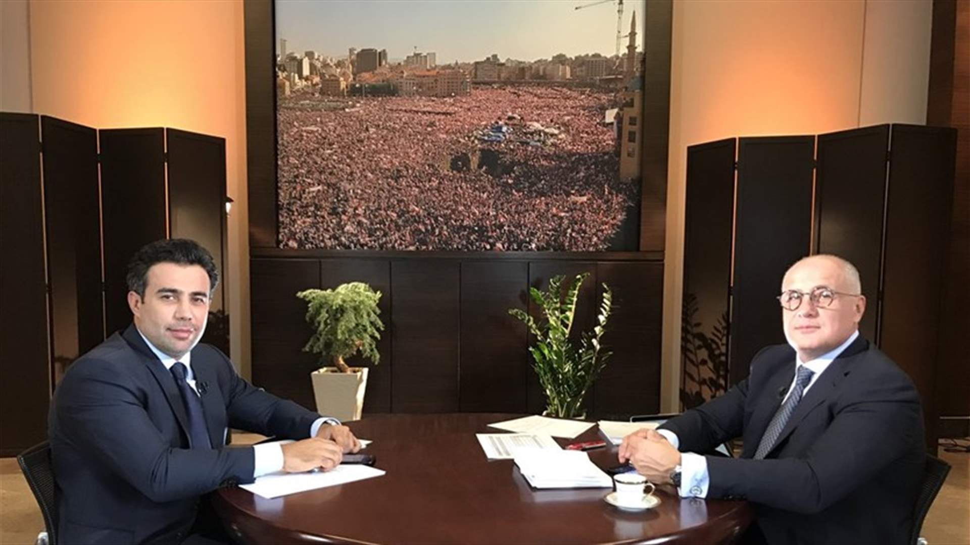 عقاب صقر للـ LBCI: "الحرب مع حزب الله تدمر الدولة"...وماذا حصل بين صقر والجميل؟