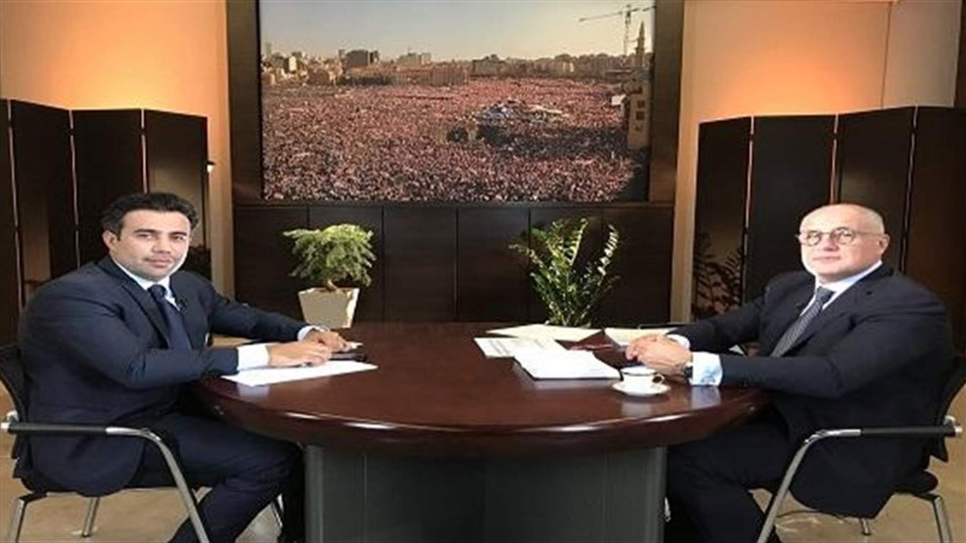 بالفيديو-  "ولعت" بين سامي الجميل وعقاب صقر في كلام الناس...