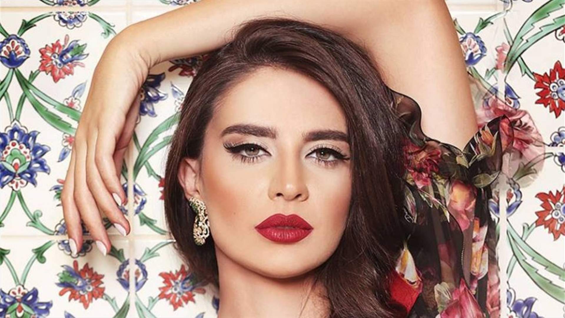 بالصور- بيرلا الحلو غادرت لبنان إلى الصين... هذا ما تحضّر له ملكة الجمال!