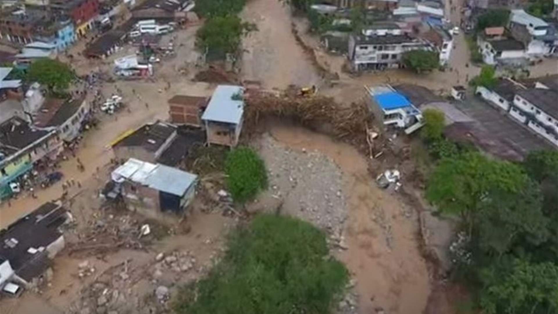 11 قتيلا في انزلاق للتربة في جزيرة بينانغ الماليزية